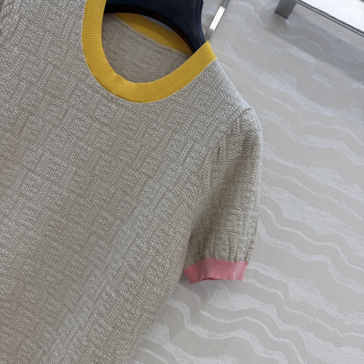 原单品质❤️FF唐嫣同款春夏新品。立体针织上衣！马卡龙配色夏日气息满满！双织纯棉蚕丝纱线细腻柔软的手感无