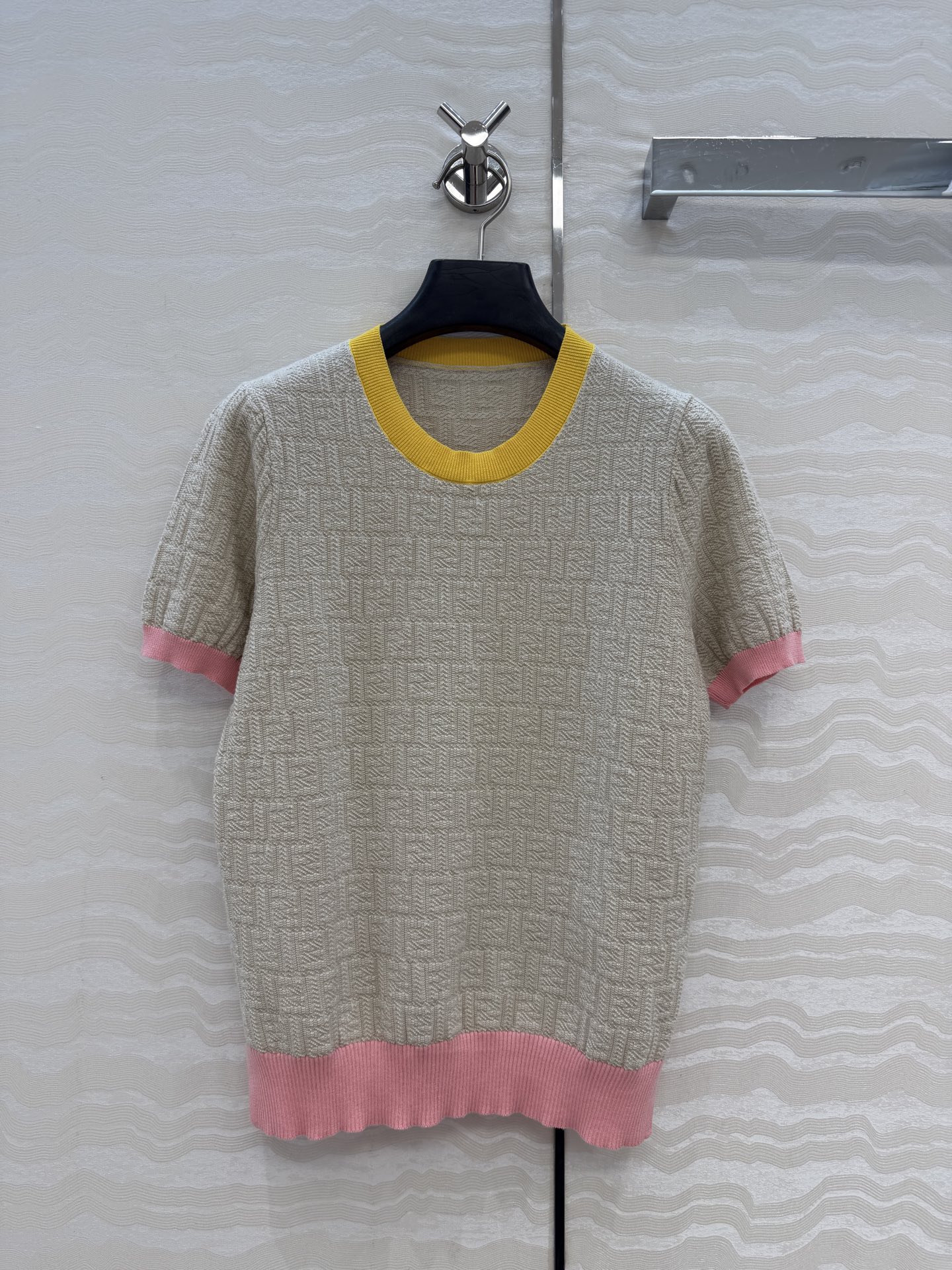 原单品质❤️FF唐嫣同款春夏新品。立体针织上衣！马卡龙配色夏日气息满满！双织纯棉蚕丝纱线细腻柔软的手感无