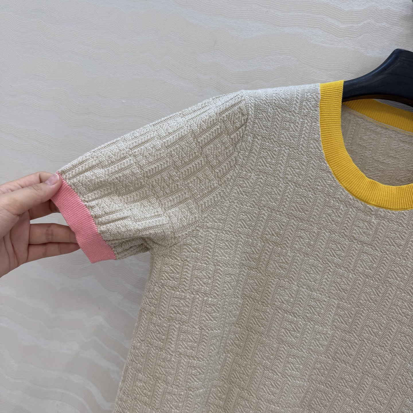 原单品质❤️FF唐嫣同款春夏新品。立体针织上衣！马卡龙配色夏日气息满满！双织纯棉蚕丝纱线细腻柔软的手感无