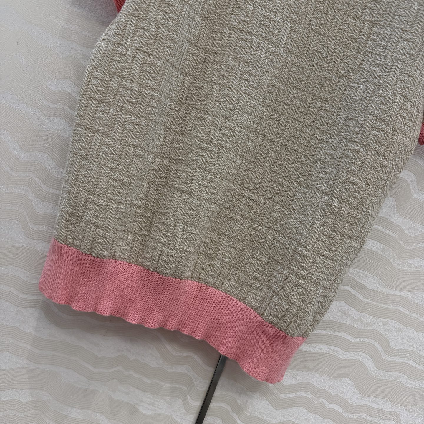 原单品质❤️FF唐嫣同款春夏新品。立体针织上衣！马卡龙配色夏日气息满满！双织纯棉蚕丝纱线细腻柔软的手感无