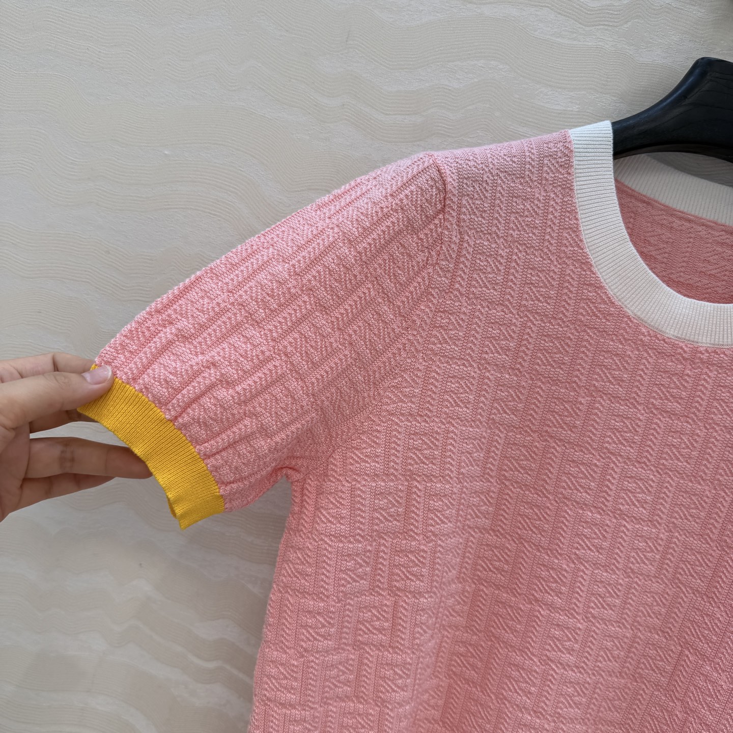 原单品质❤️FF唐嫣同款春夏新品。立体针织上衣！马卡龙配色夏日气息满满！双织纯棉蚕丝纱线细腻柔软的手感无