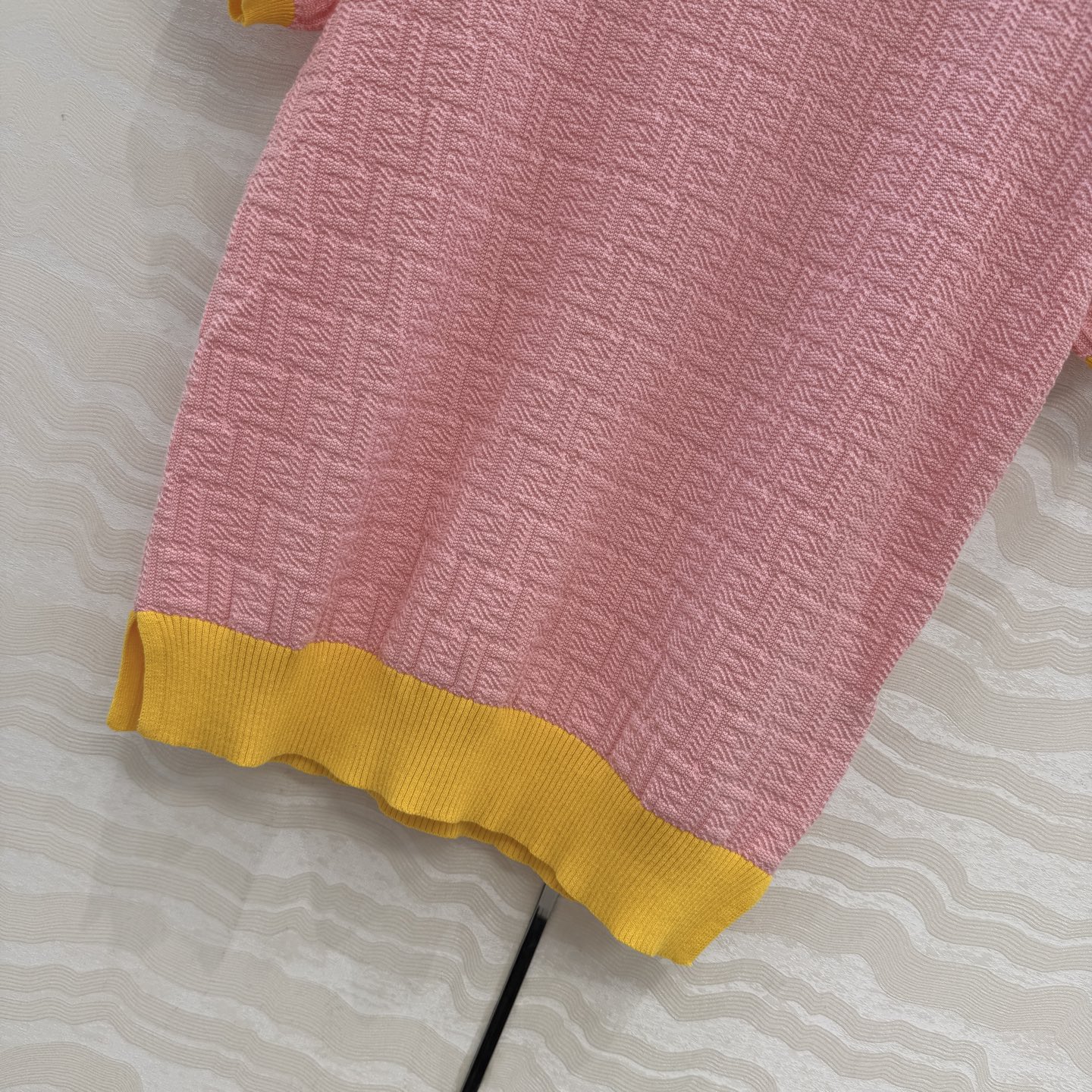 原单品质❤️FF唐嫣同款春夏新品。立体针织上衣！马卡龙配色夏日气息满满！双织纯棉蚕丝纱线细腻柔软的手感无