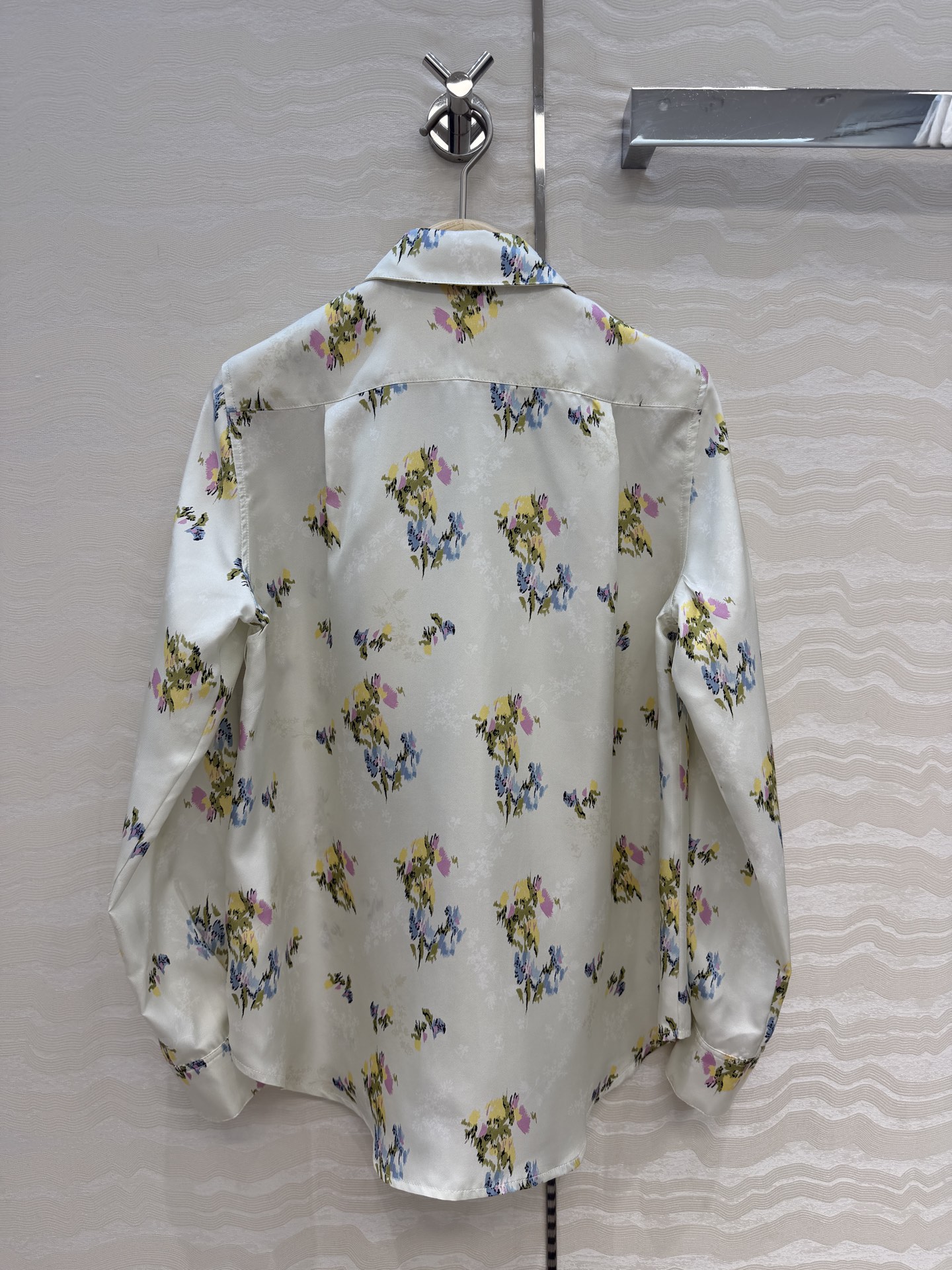 高端原单品质💕MissD高智感穿搭！花园世界系列东方美学花㚏印花衬衫，宫廷风领结可拆卸设计。100%真丝