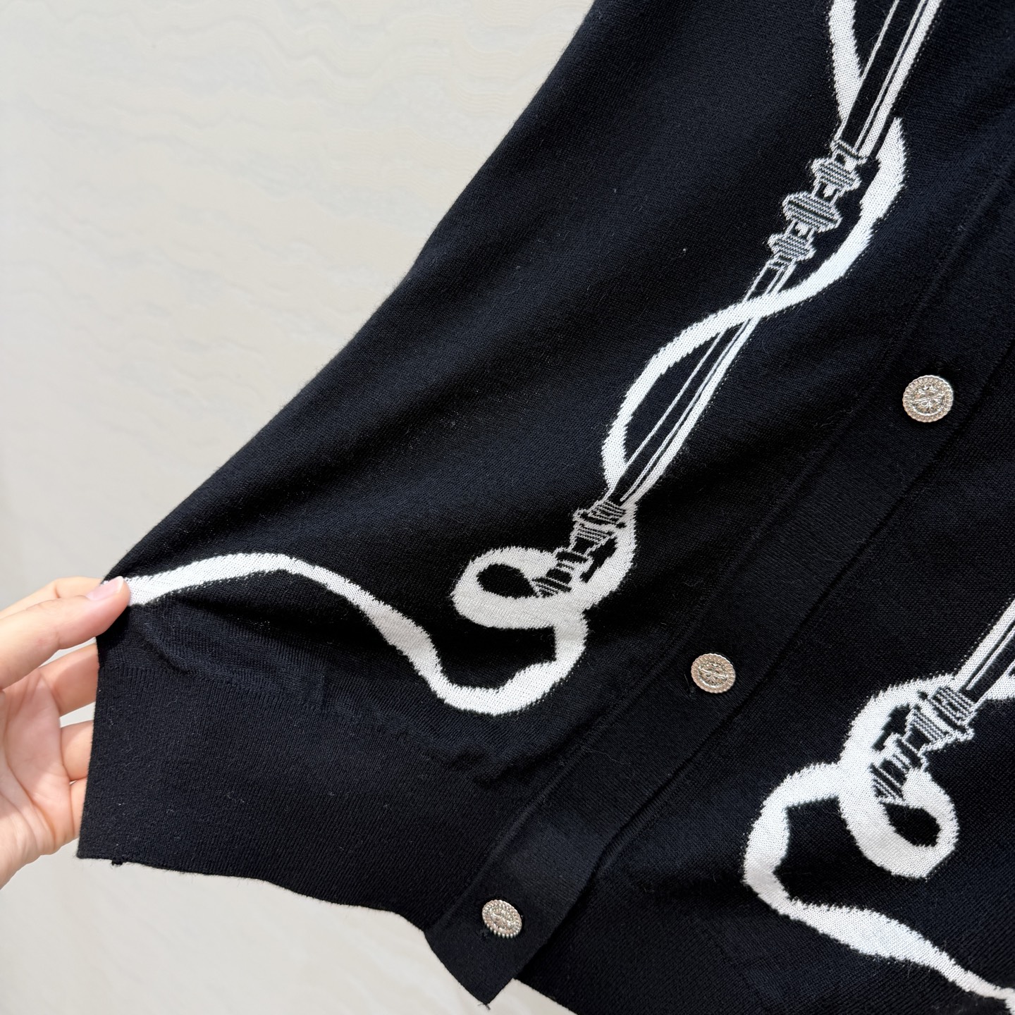 爆单推荐❤️原单品质，H26s早春新品！16针羊毛针织小开衫。100%美丽奴羊毛纱线细腻柔软的手感无敌赞