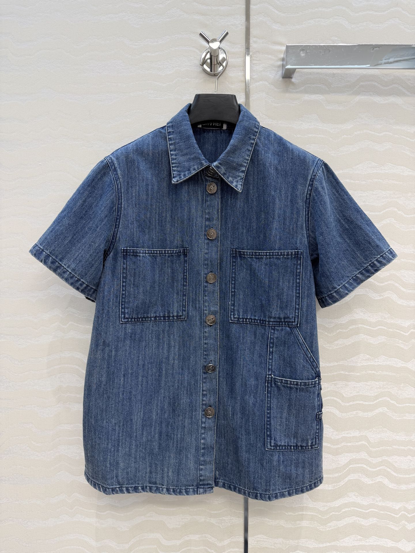 高端原单品质❤️coco女孩26p春夏新品，丹尼牛仔短袖衬衫！白富美必入叠搭神器！定制重工立体双C工装口