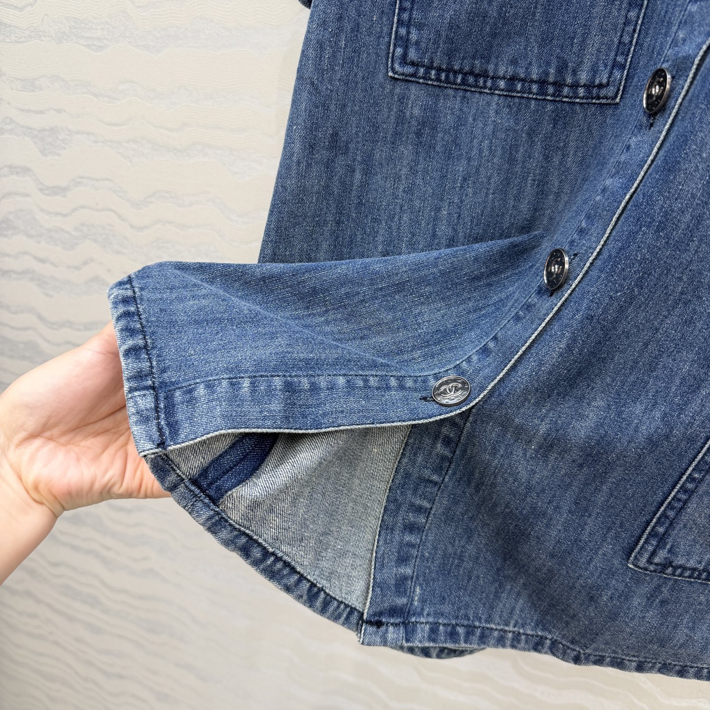 高端原单品质❤️coco女孩26p春夏新品，丹尼牛仔短袖衬衫！白富美必入叠搭神器！定制重工立体双C工装口