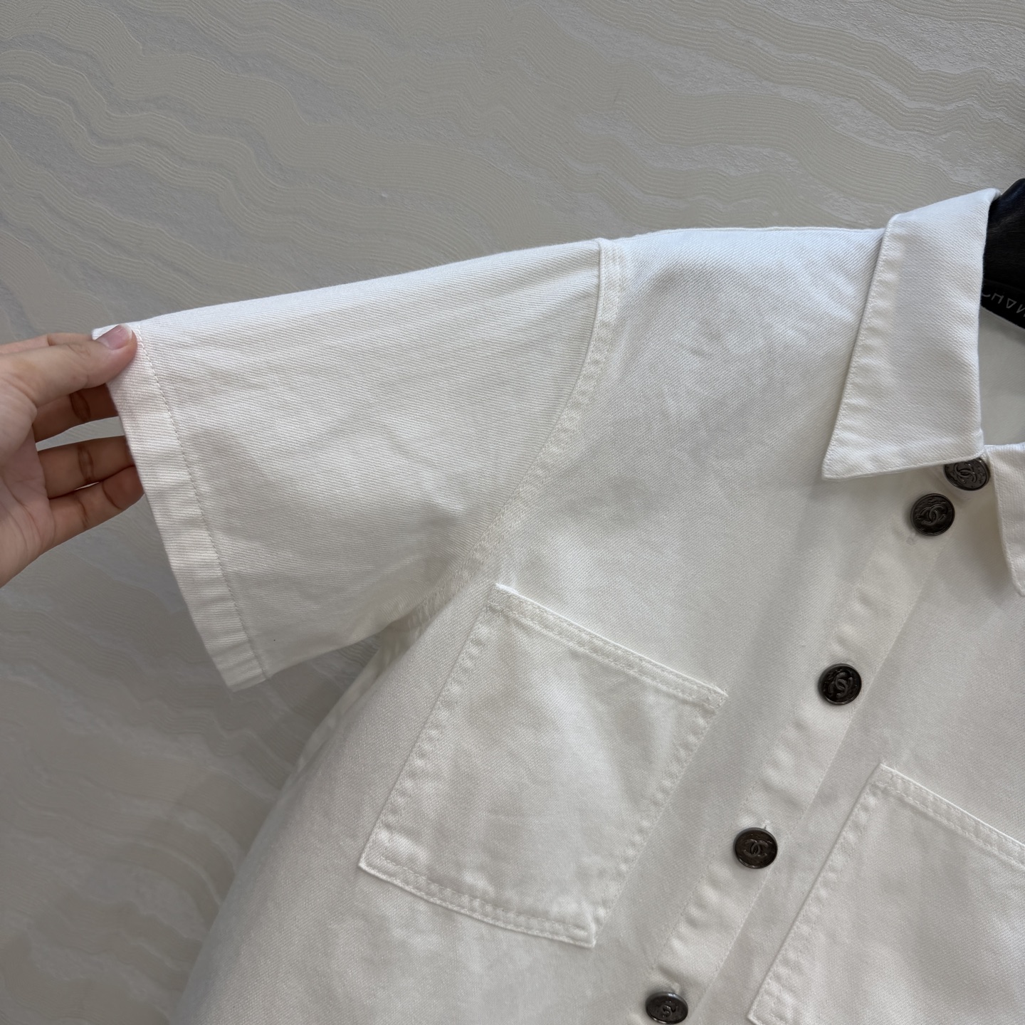 高端原单品质❤️coco女孩26p春夏新品，丹尼牛仔短袖衬衫！白富美必入叠搭神器！定制重工立体双C工装口