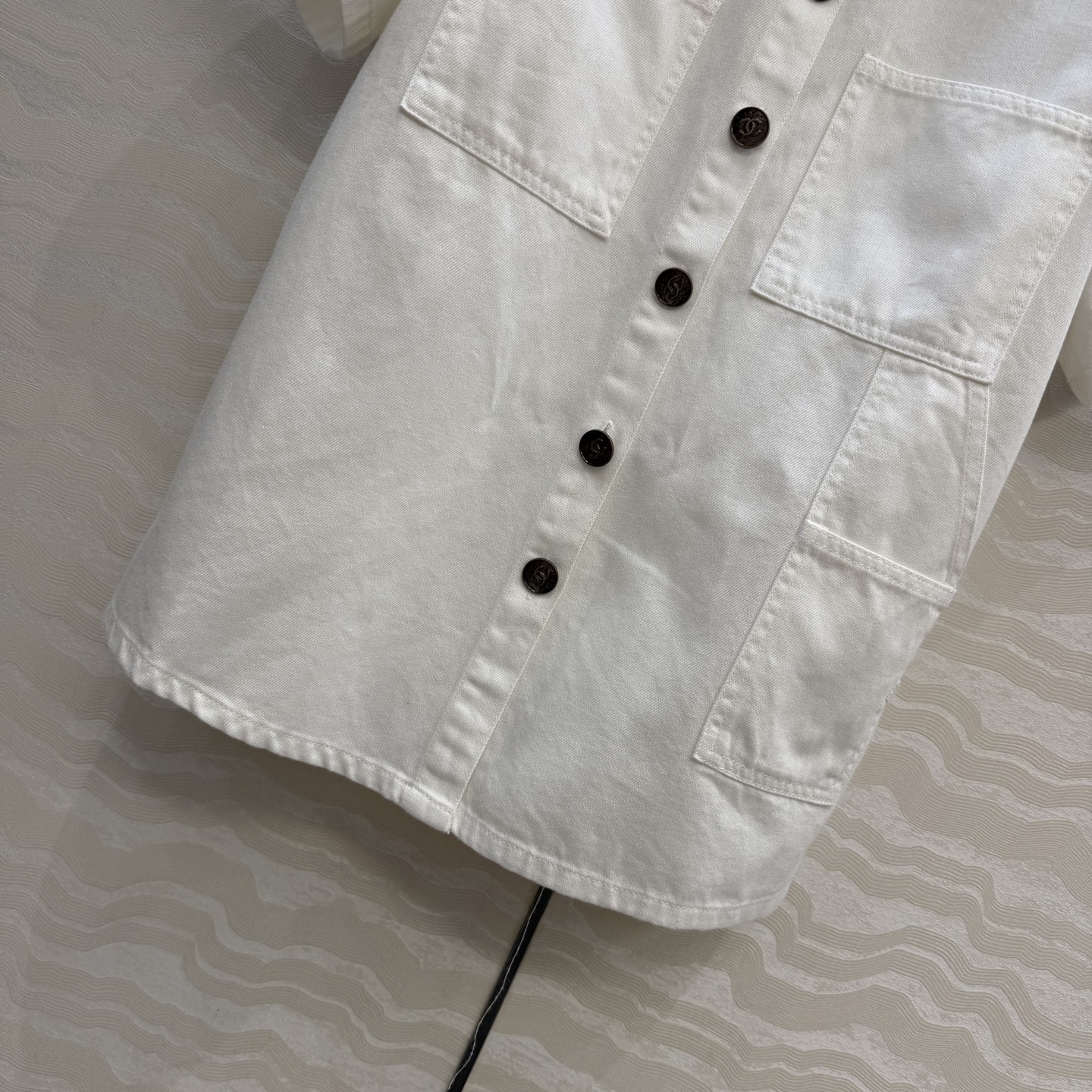 高端原单品质❤️coco女孩26p春夏新品，丹尼牛仔短袖衬衫！白富美必入叠搭神器！定制重工立体双C工装口