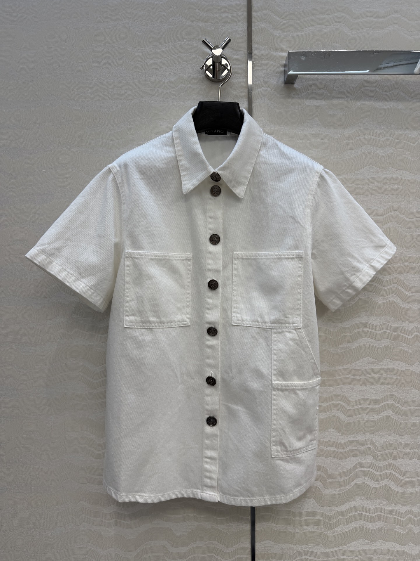 高端原单品质❤️coco女孩26p春夏新品，丹尼牛仔短袖衬衫！白富美必入叠搭神器！定制重工立体双C工装口