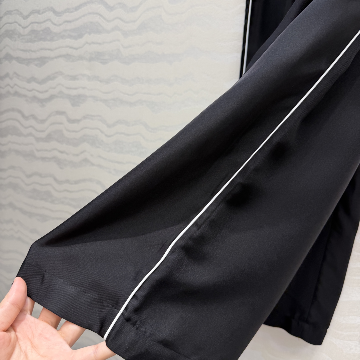 原单品质❤️宋茜同款26春夏新品MONOGRAM撞色捆边真丝长裤！100%真丝斜纹绸，定制提花logo橡