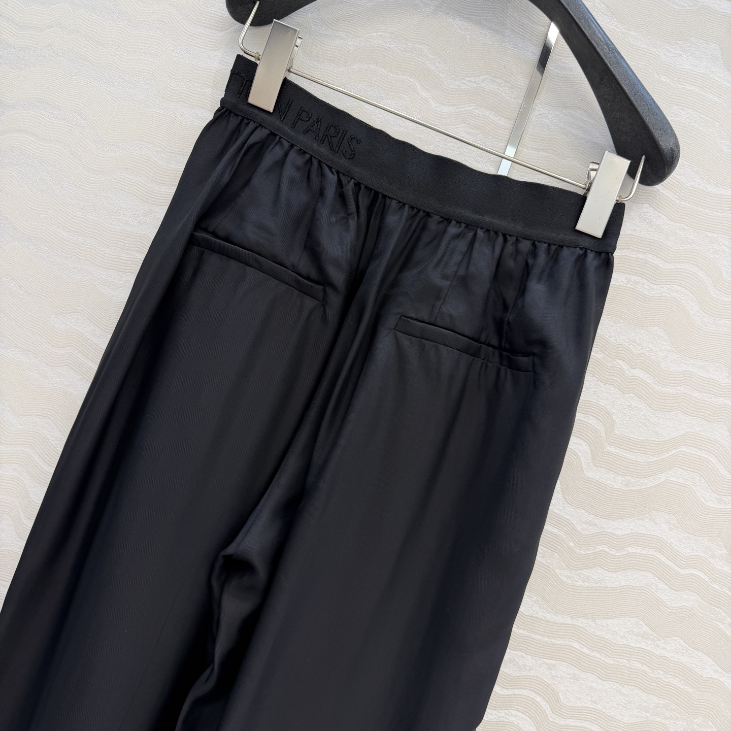 原单品质❤️宋茜同款26春夏新品MONOGRAM撞色捆边真丝长裤！100%真丝斜纹绸，定制提花logo橡