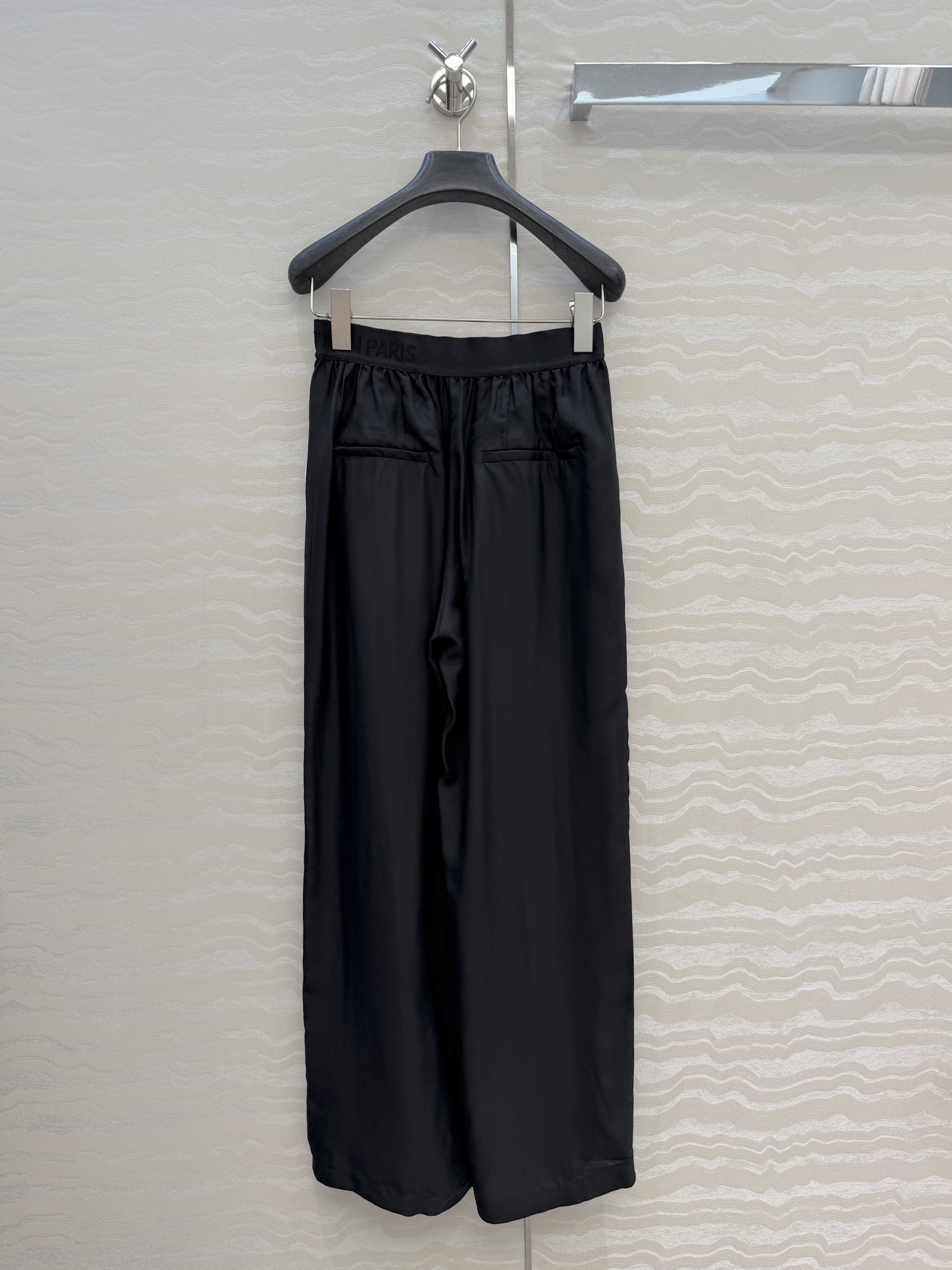 原单品质❤️宋茜同款26春夏新品MONOGRAM撞色捆边真丝长裤！100%真丝斜纹绸，定制提花logo橡