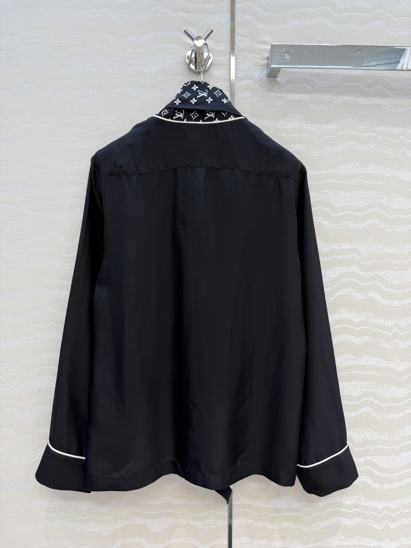 原单品质❤️宋茜同款26春夏新品MONOGRAM飘带丝巾真丝衬衫！100%真丝斜纹绸，定制印花logo丝