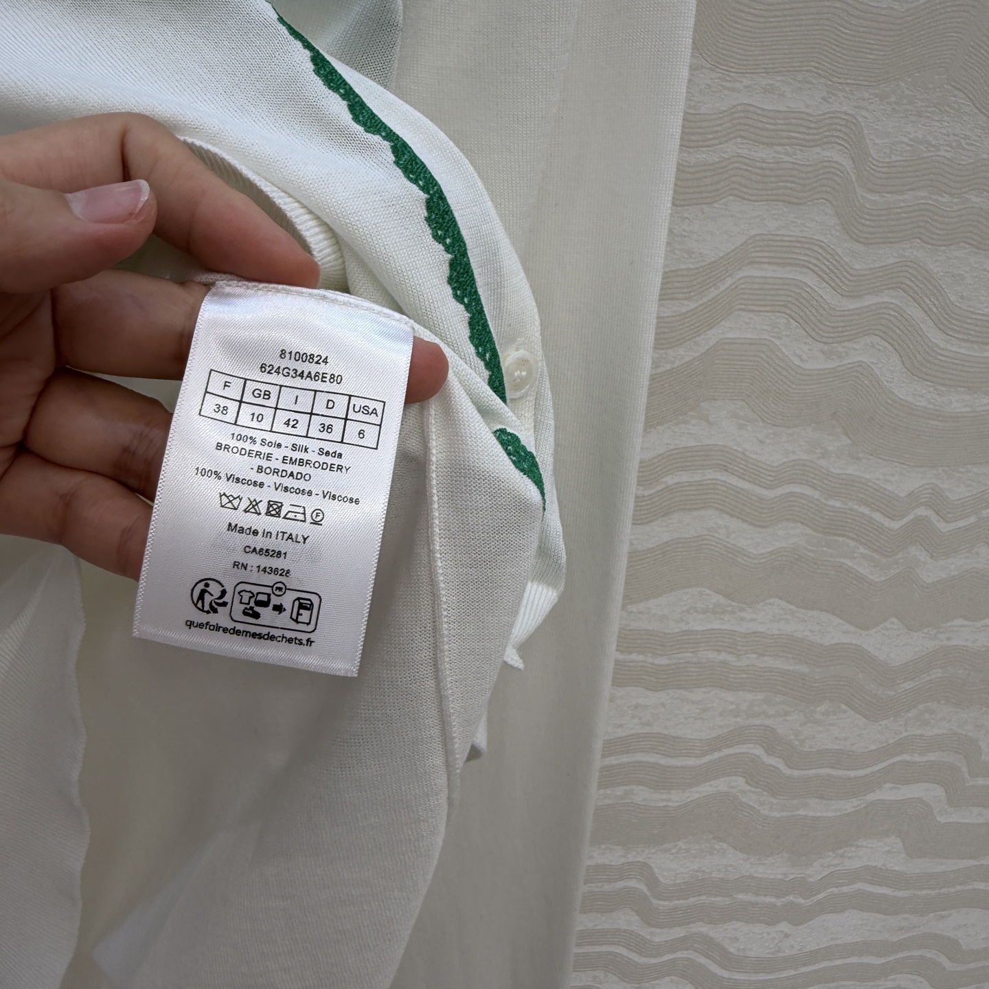 原单品质💋Miss D26s早春新品，花园世界系列蚕丝棉小开衫。18针进口桑蚕丝纱线质感细腻。撞色刺绣设