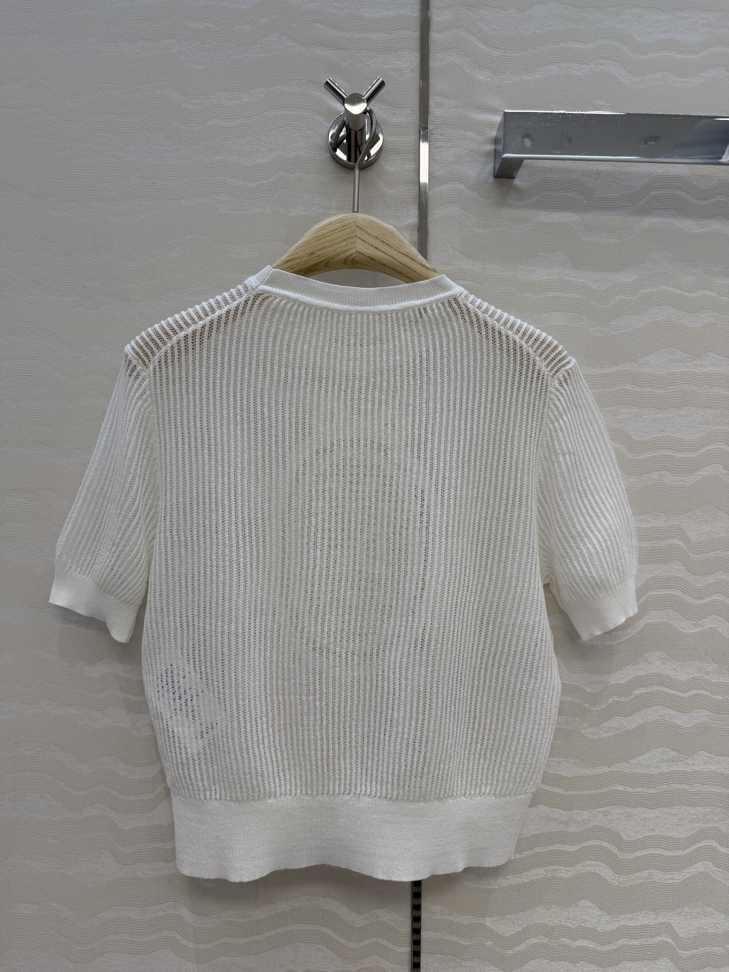 原单品质💋Miss D26s早春新品，花园世界系列气质缕空短袖上衣，定位法式立体刺绣工艺。进口纯棉纱线瑞