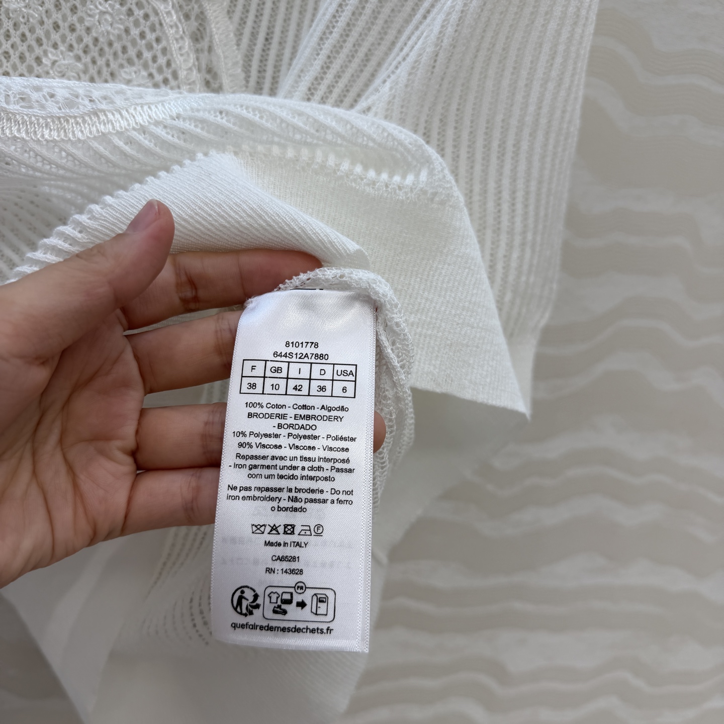 原单品质💋Miss D26s早春新品，花园世界系列气质缕空短袖上衣，定位法式立体刺绣工艺。进口纯棉纱线瑞