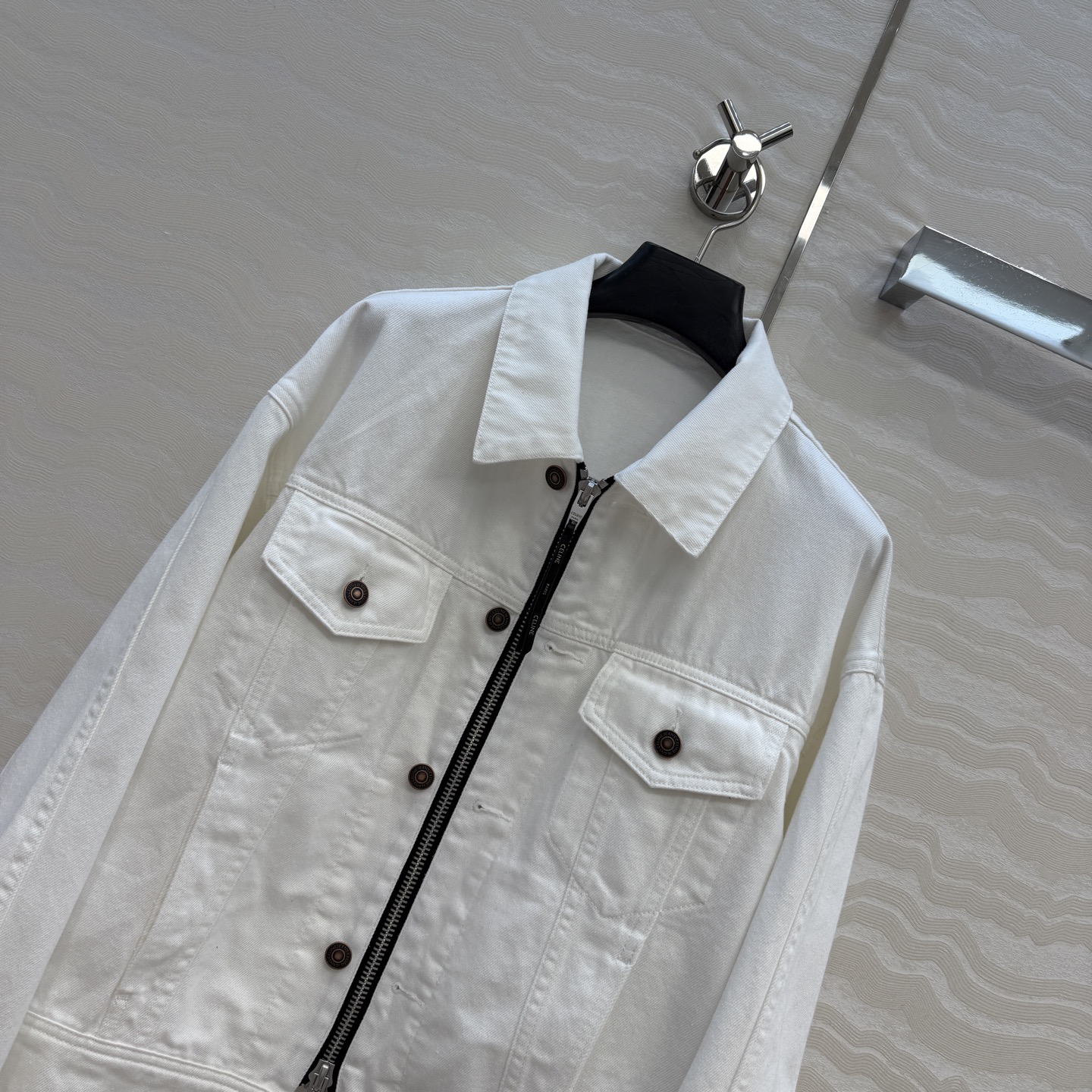 爆单推荐❤️原单品质❤️CE双开拉链白色牛仔夹克外套！气质落肩宽松版型高级又时髦！可甜可盐百搭不挑人，定