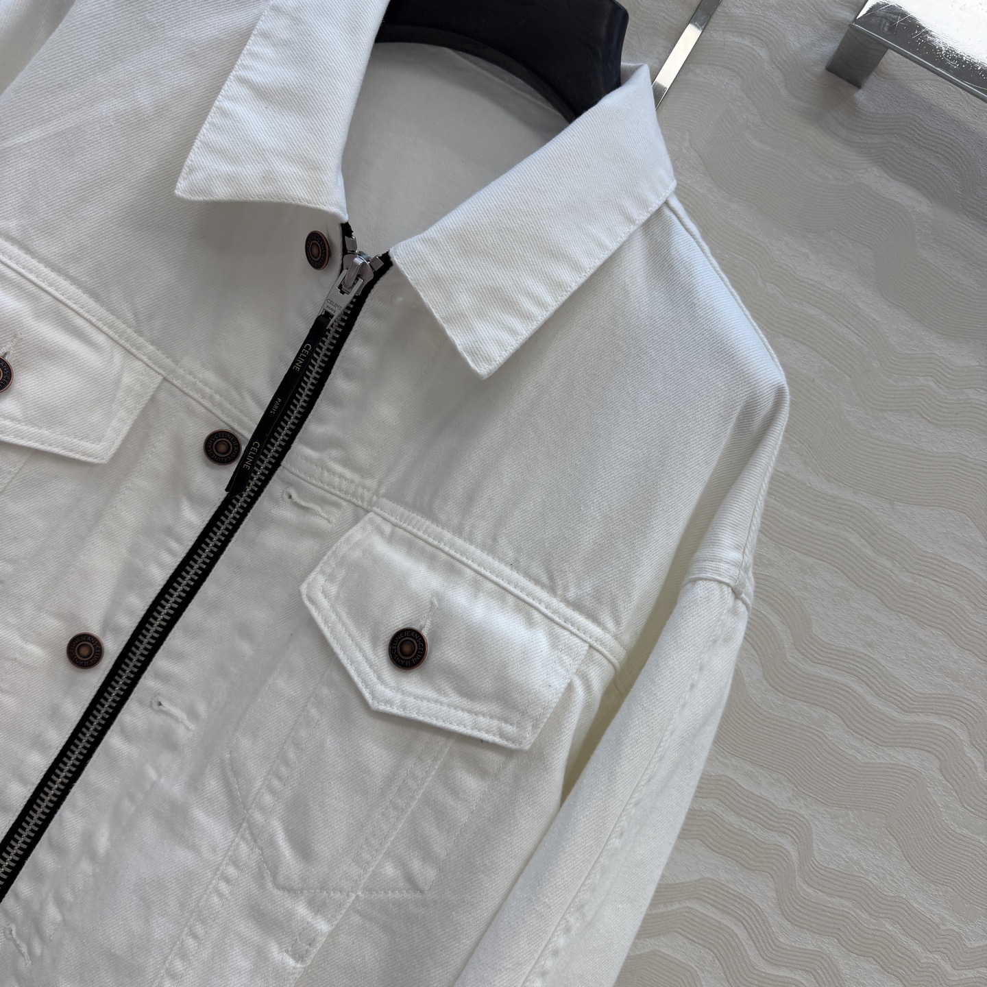 爆单推荐❤️原单品质❤️CE双开拉链白色牛仔夹克外套！气质落肩宽松版型高级又时髦！可甜可盐百搭不挑人，定