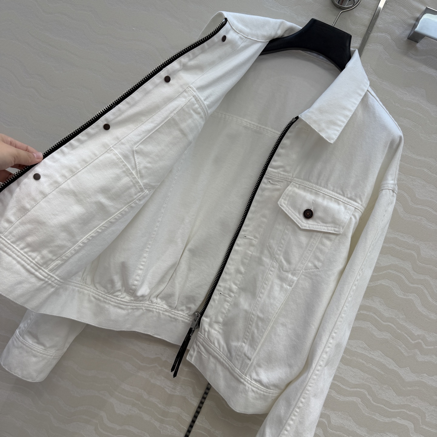 爆单推荐❤️原单品质❤️CE双开拉链白色牛仔夹克外套！气质落肩宽松版型高级又时髦！可甜可盐百搭不挑人，定