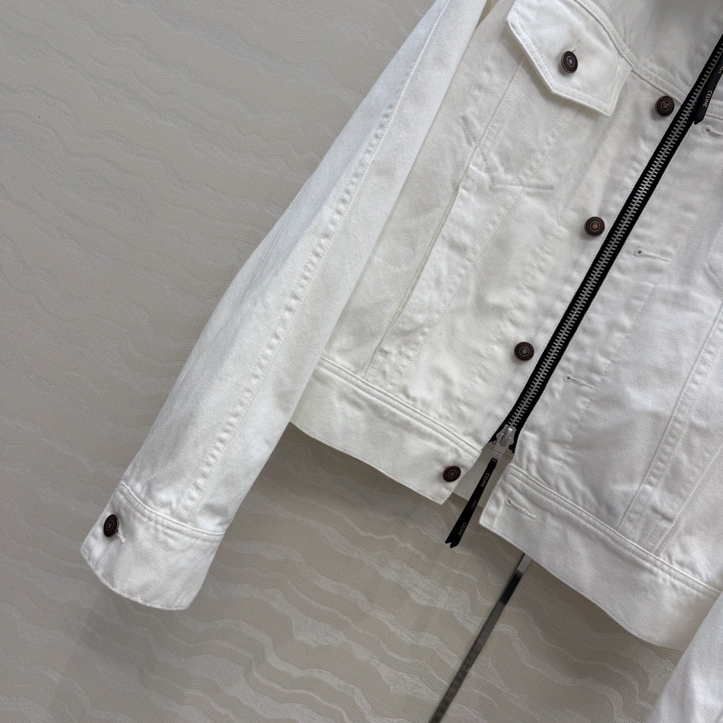 爆单推荐❤️原单品质❤️CE双开拉链白色牛仔夹克外套！气质落肩宽松版型高级又时髦！可甜可盐百搭不挑人，定