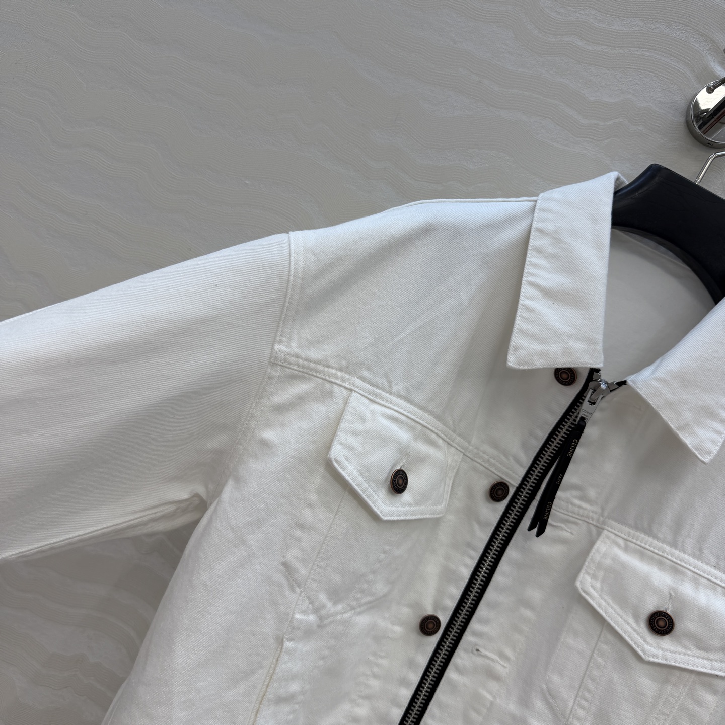 爆单推荐❤️原单品质❤️CE双开拉链白色牛仔夹克外套！气质落肩宽松版型高级又时髦！可甜可盐百搭不挑人，定