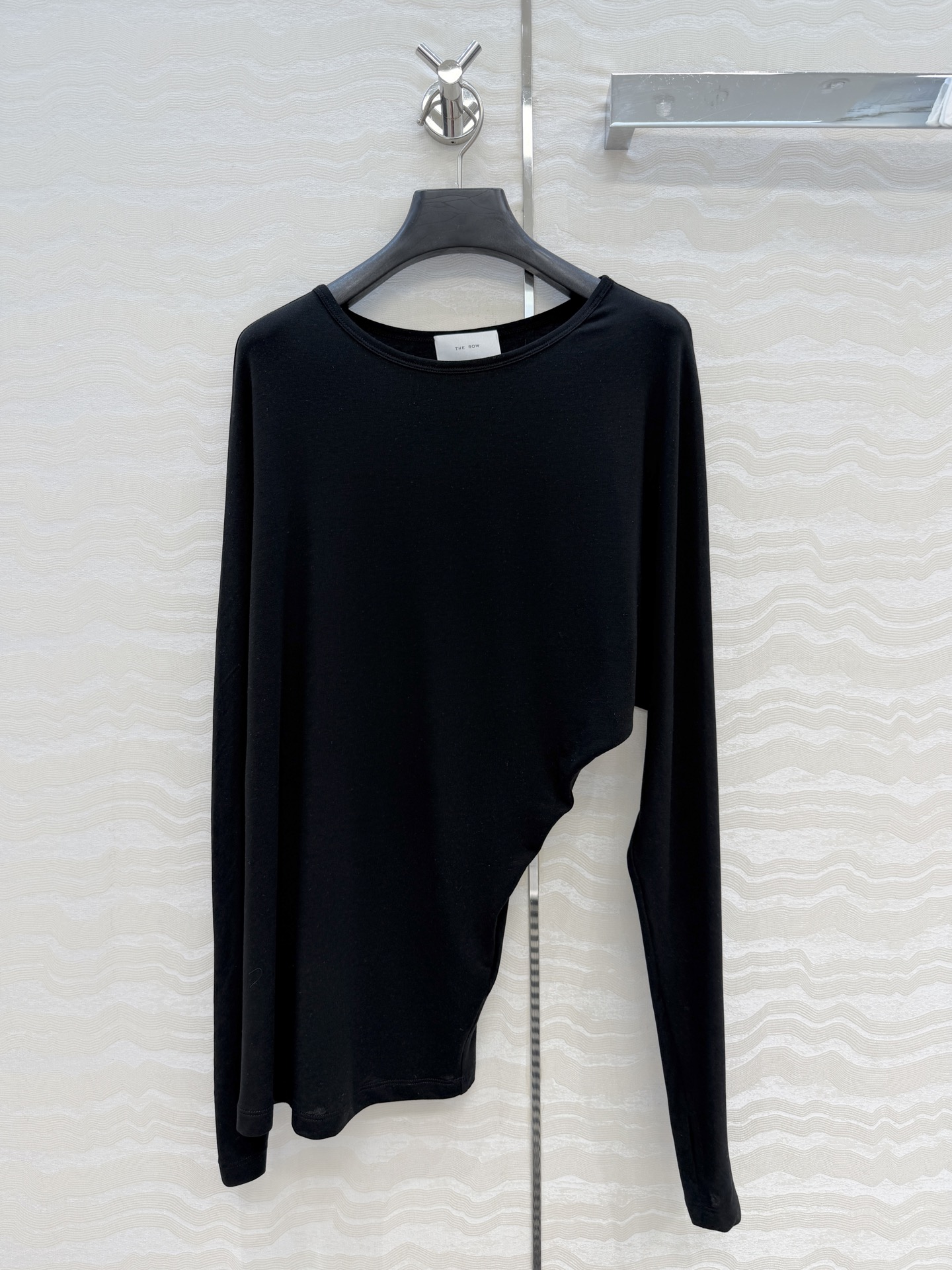 原单品质❤️Row风纸片人穿搭！进口天丝羊毛斜肩一字领上衣！减龄小性感超级显瘦防晒神器！极简叠搭单品！白