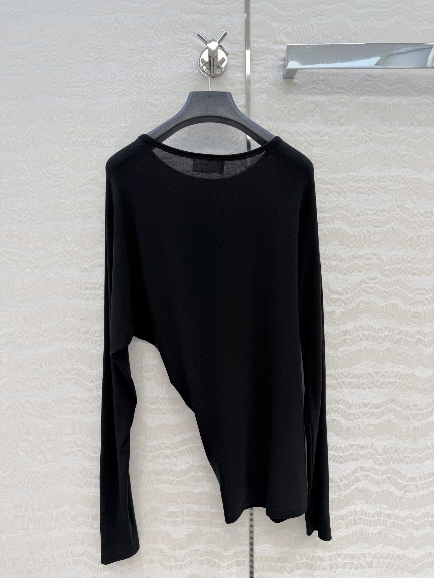 原单品质❤️Row风纸片人穿搭！进口天丝羊毛斜肩一字领上衣！减龄小性感超级显瘦防晒神器！极简叠搭单品！白