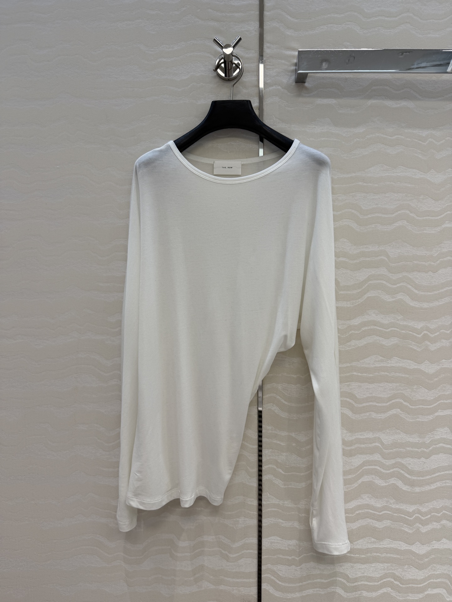 原单品质❤️Row风纸片人穿搭！进口天丝羊毛斜肩一字领上衣！减龄小性感超级显瘦防晒神器！极简叠搭单品！白