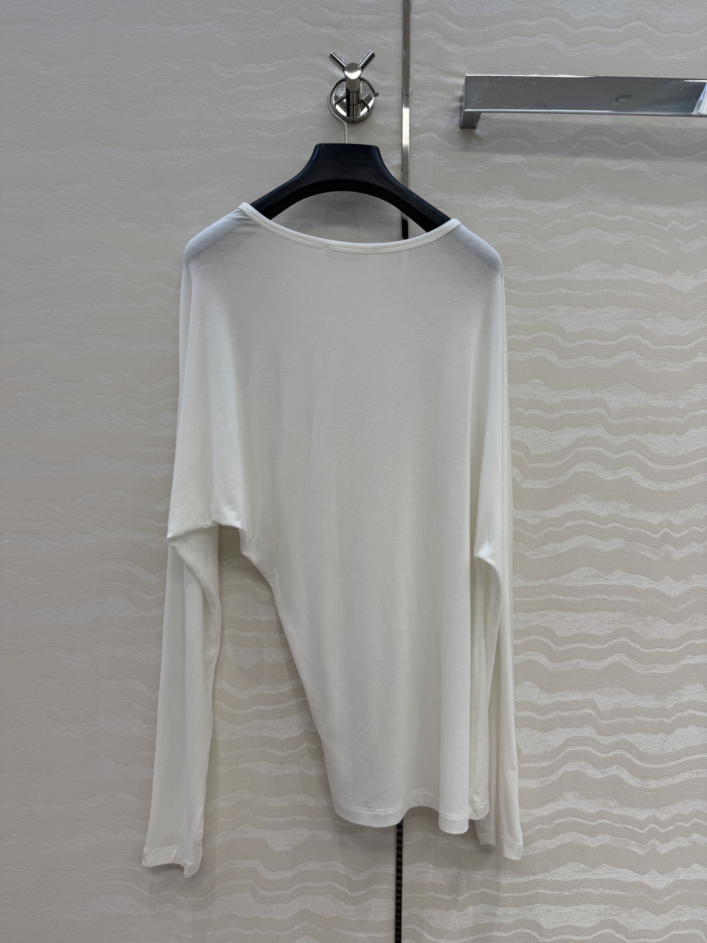 原单品质❤️Row风纸片人穿搭！进口天丝羊毛斜肩一字领上衣！减龄小性感超级显瘦防晒神器！极简叠搭单品！白