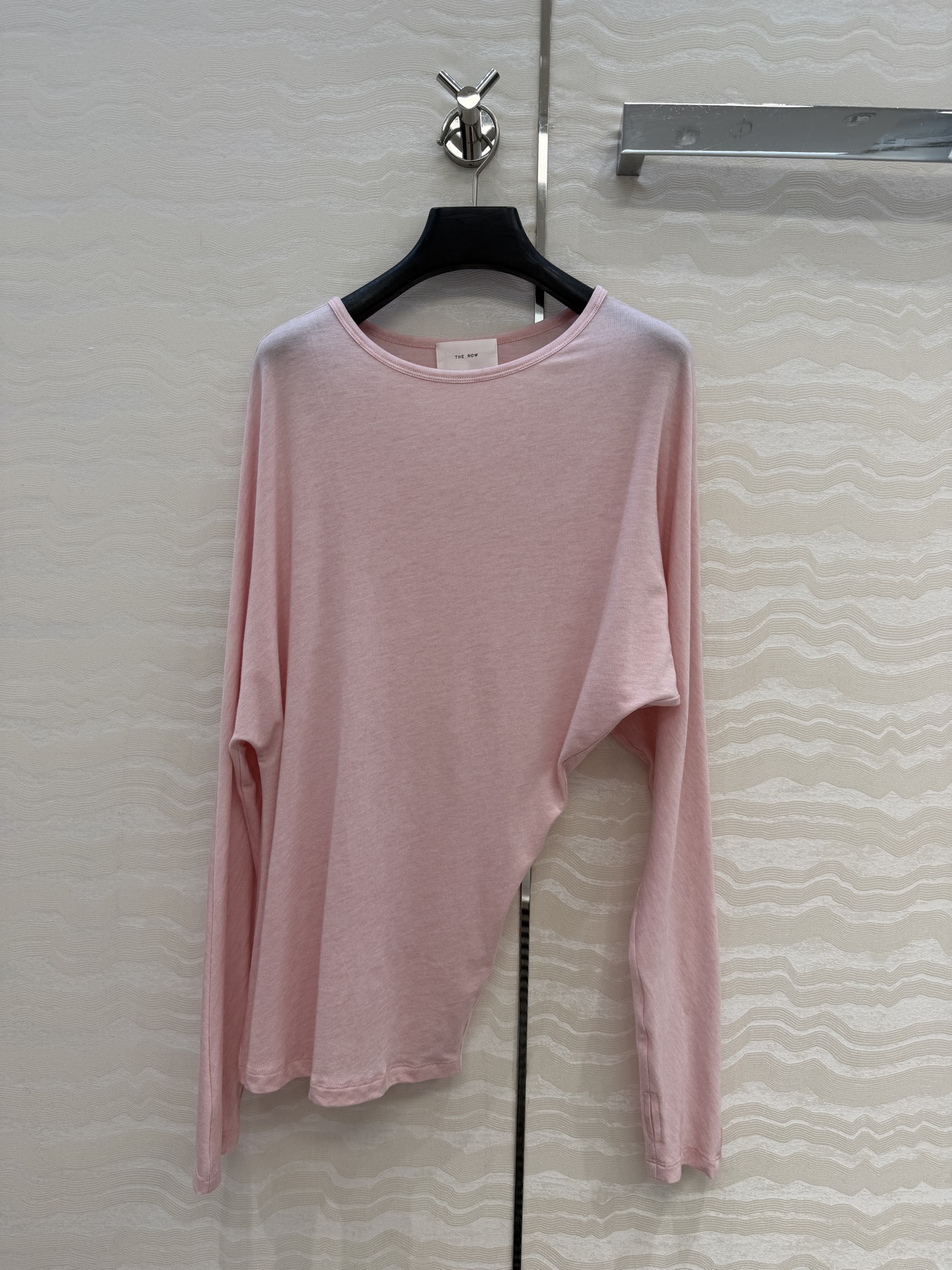 原单品质❤️Row风纸片人穿搭！进口天丝羊毛斜肩一字领上衣！减龄小性感超级显瘦防晒神器！极简叠搭单品！白