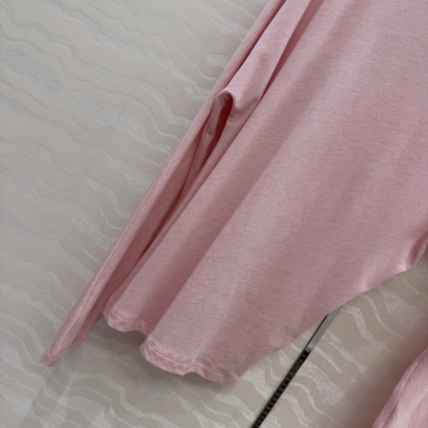 原单品质❤️Row风纸片人穿搭！进口天丝羊毛斜肩一字领上衣！减龄小性感超级显瘦防晒神器！极简叠搭单品！白