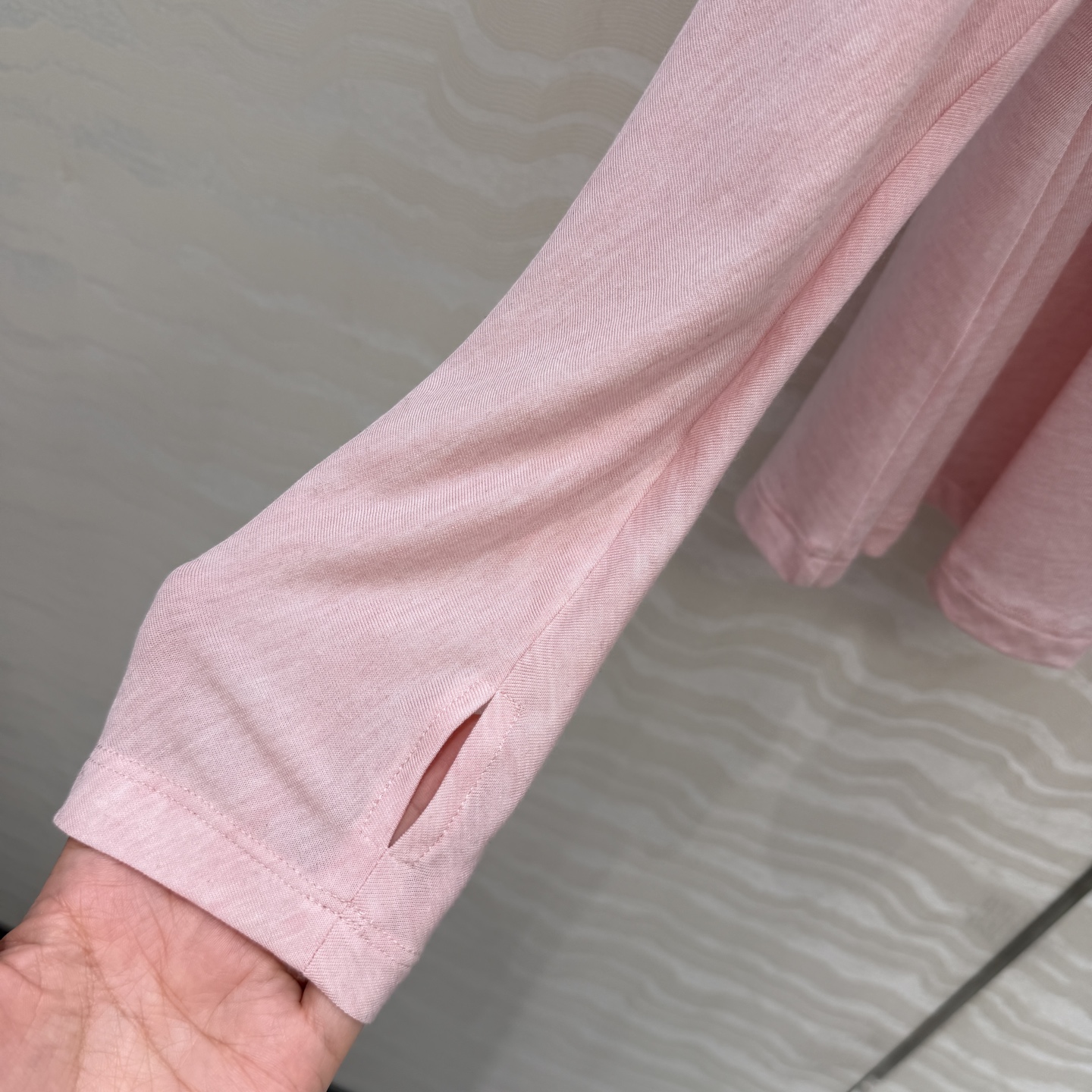 原单品质❤️Row风纸片人穿搭！进口天丝羊毛斜肩一字领上衣！减龄小性感超级显瘦防晒神器！极简叠搭单品！白