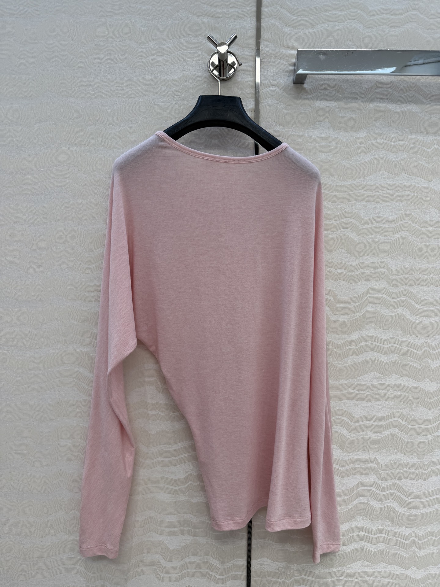 原单品质❤️Row风纸片人穿搭！进口天丝羊毛斜肩一字领上衣！减龄小性感超级显瘦防晒神器！极简叠搭单品！白