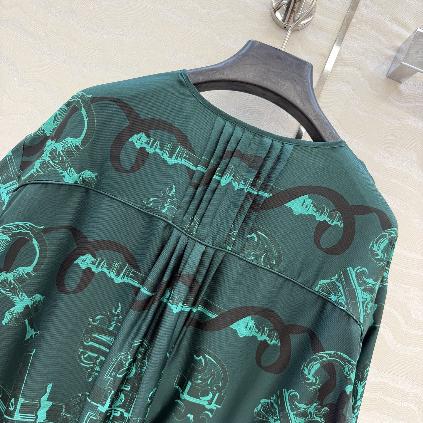 高端原单品质❤️H系26s早春新品！圆领系带气质连衣裙！Ex-Libris a Main Levee印花