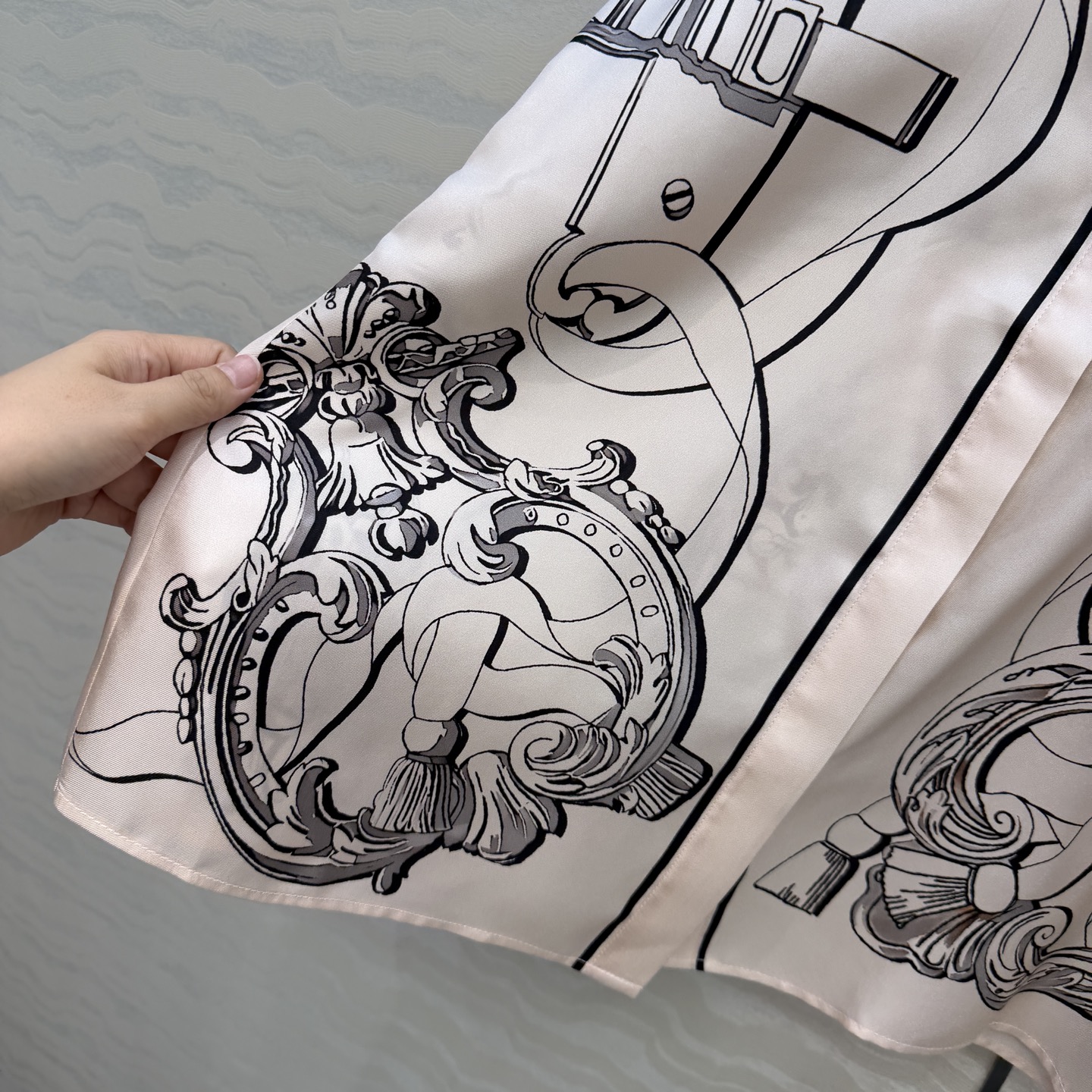 原单品质❤️H系26s早春新品！链环图案定位印花真丝衬衫！100%真丝斜纹绸质感超赞！气质小翻领宽松版型