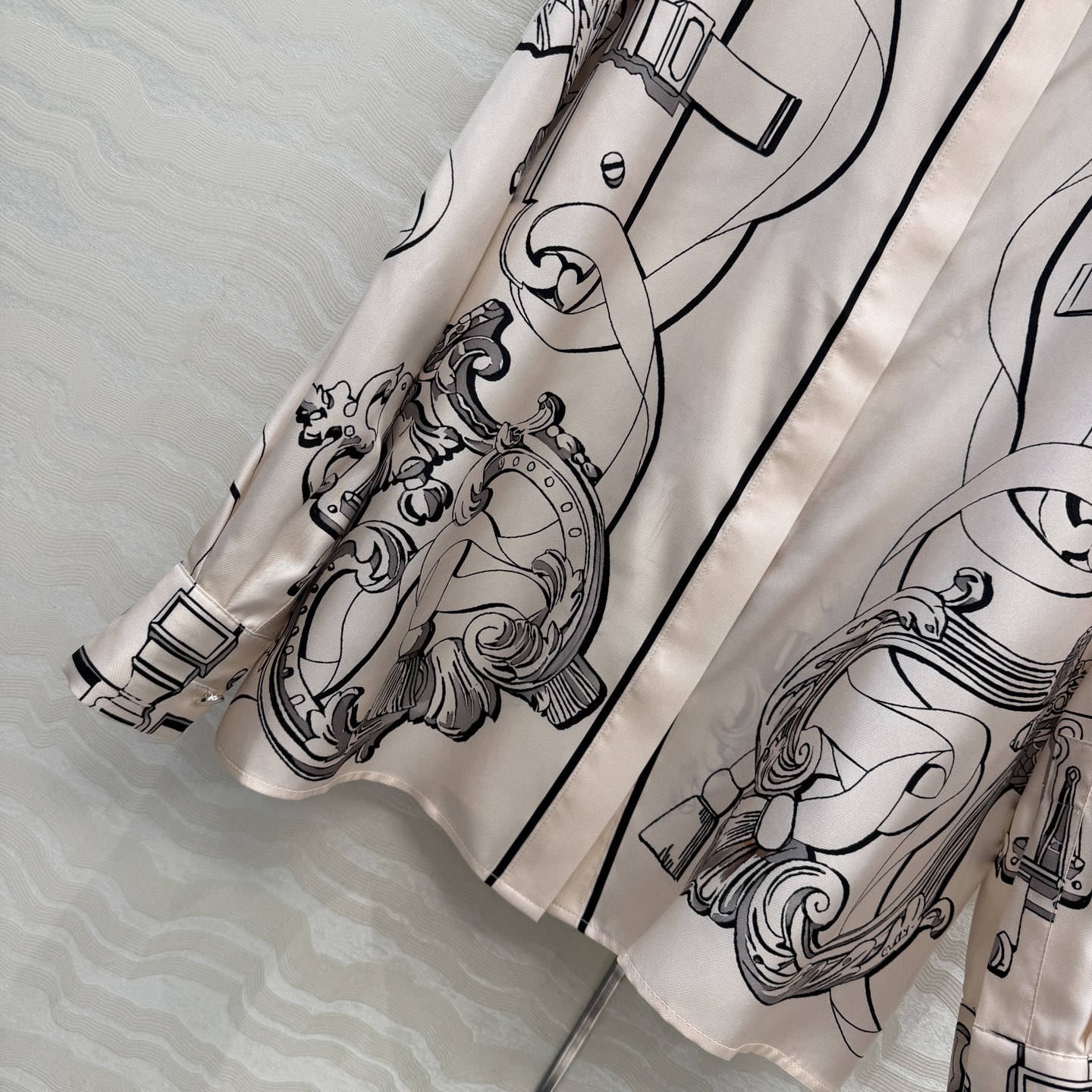 原单品质❤️H系26s早春新品！链环图案定位印花真丝衬衫！100%真丝斜纹绸质感超赞！气质小翻领宽松版型