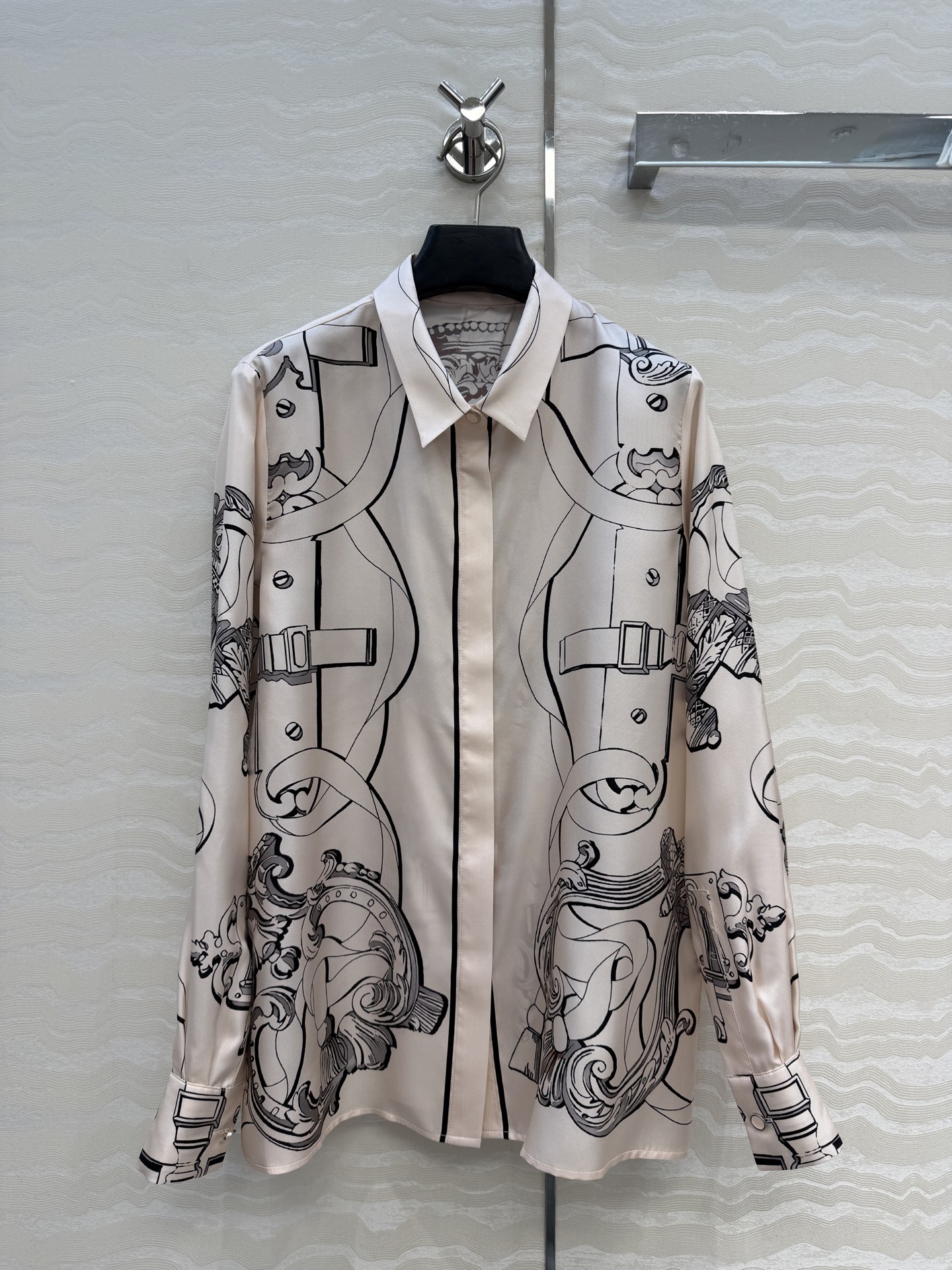 原单品质❤️H系26s早春新品！链环图案定位印花真丝衬衫！100%真丝斜纹绸质感超赞！气质小翻领宽松版型