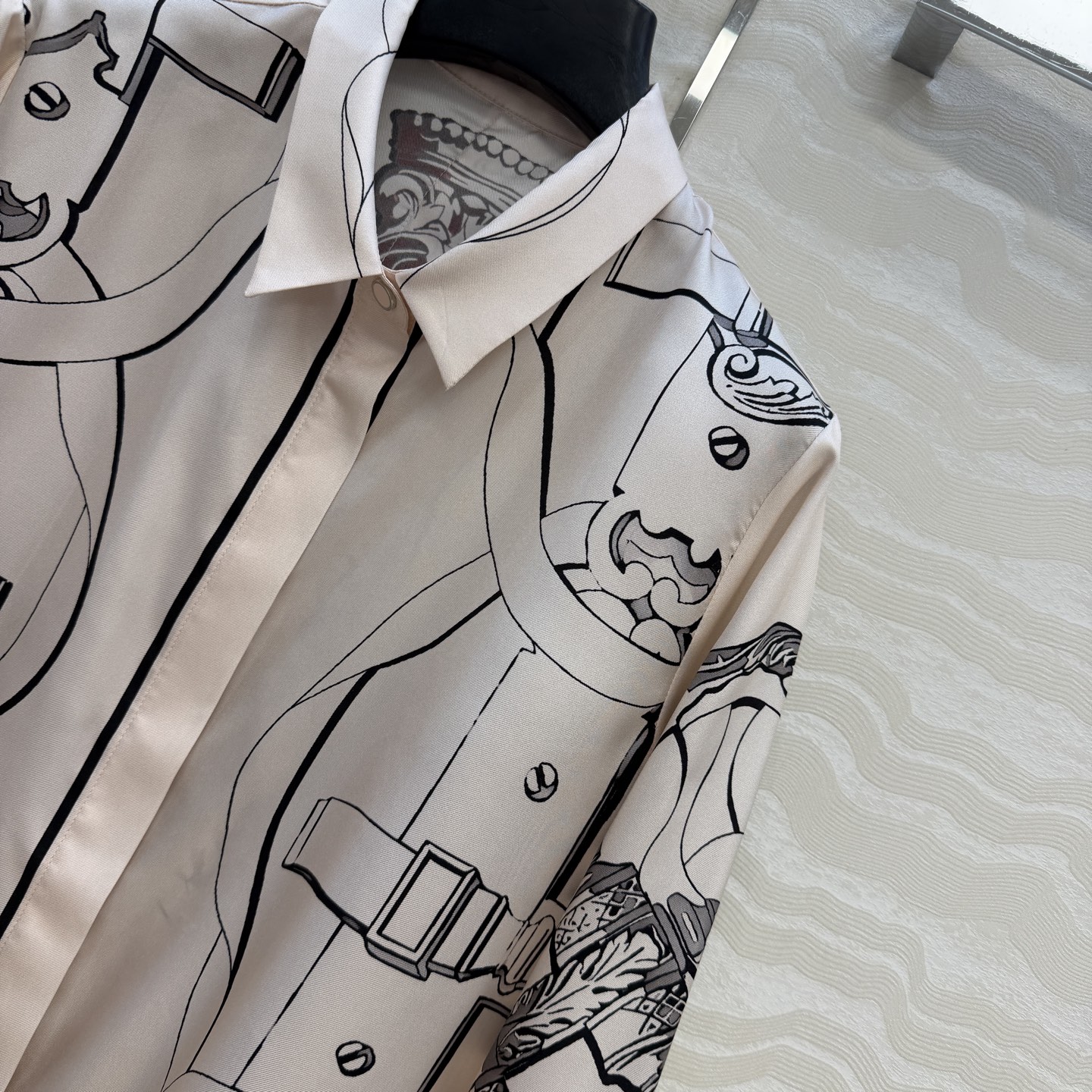 原单品质❤️H系26s早春新品！链环图案定位印花真丝衬衫！100%真丝斜纹绸质感超赞！气质小翻领宽松版型