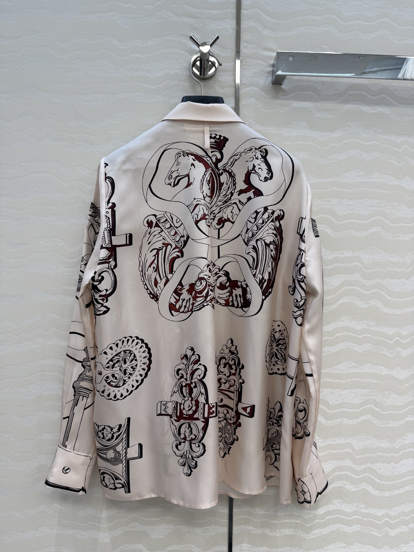 原单品质❤️H系26s早春新品！链环图案定位印花真丝衬衫！100%真丝斜纹绸质感超赞！气质小翻领宽松版型