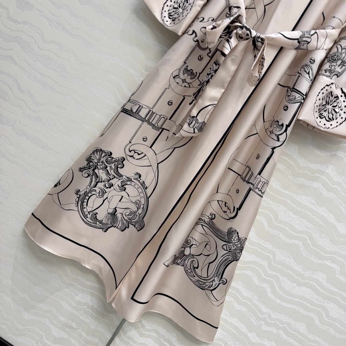 高端原单品质❤️H系26s早春新品！粉色蝙蝠袖气质连衣裙！Ex-Libris a Main Levee印