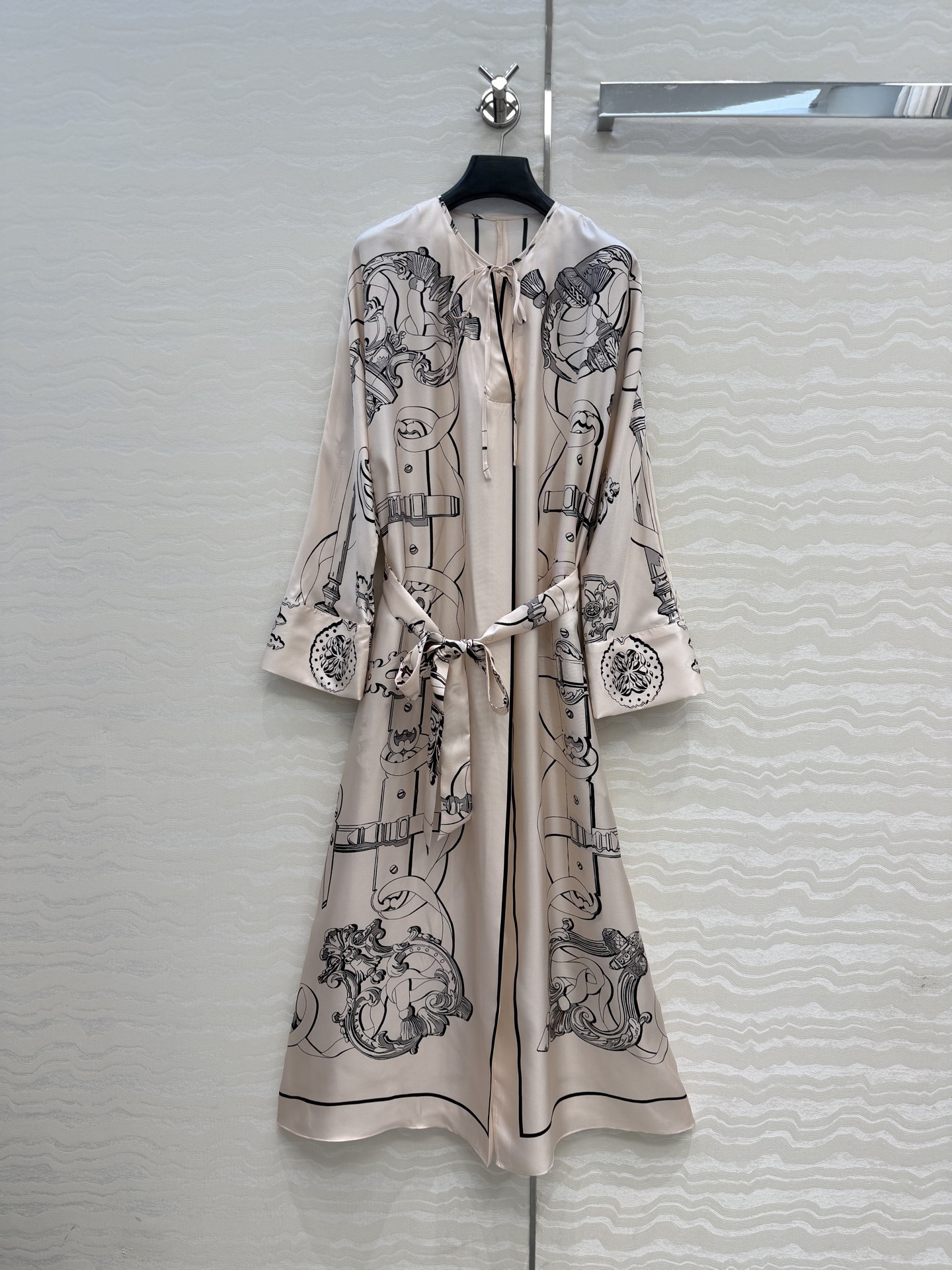 高端原单品质❤️H系26s早春新品！粉色蝙蝠袖气质连衣裙！Ex-Libris a Main Levee印