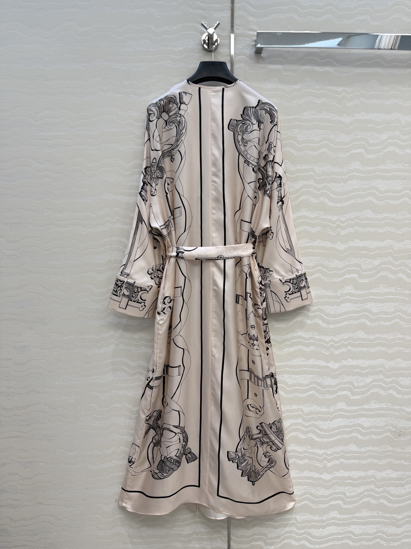 高端原单品质❤️H系26s早春新品！粉色蝙蝠袖气质连衣裙！Ex-Libris a Main Levee印