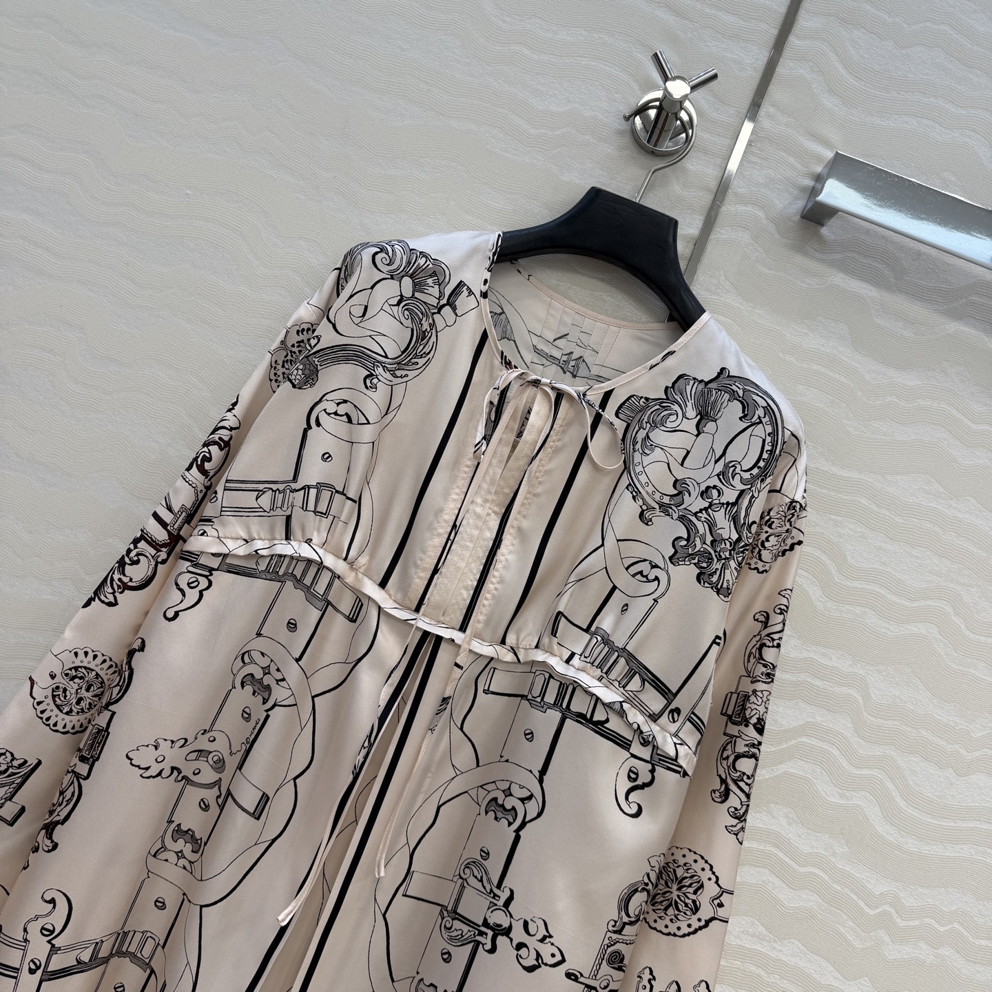 高端原单品质❤️H系26s早春新品！粉色圆领系带气质连衣裙！Ex-Libris a Main Levee