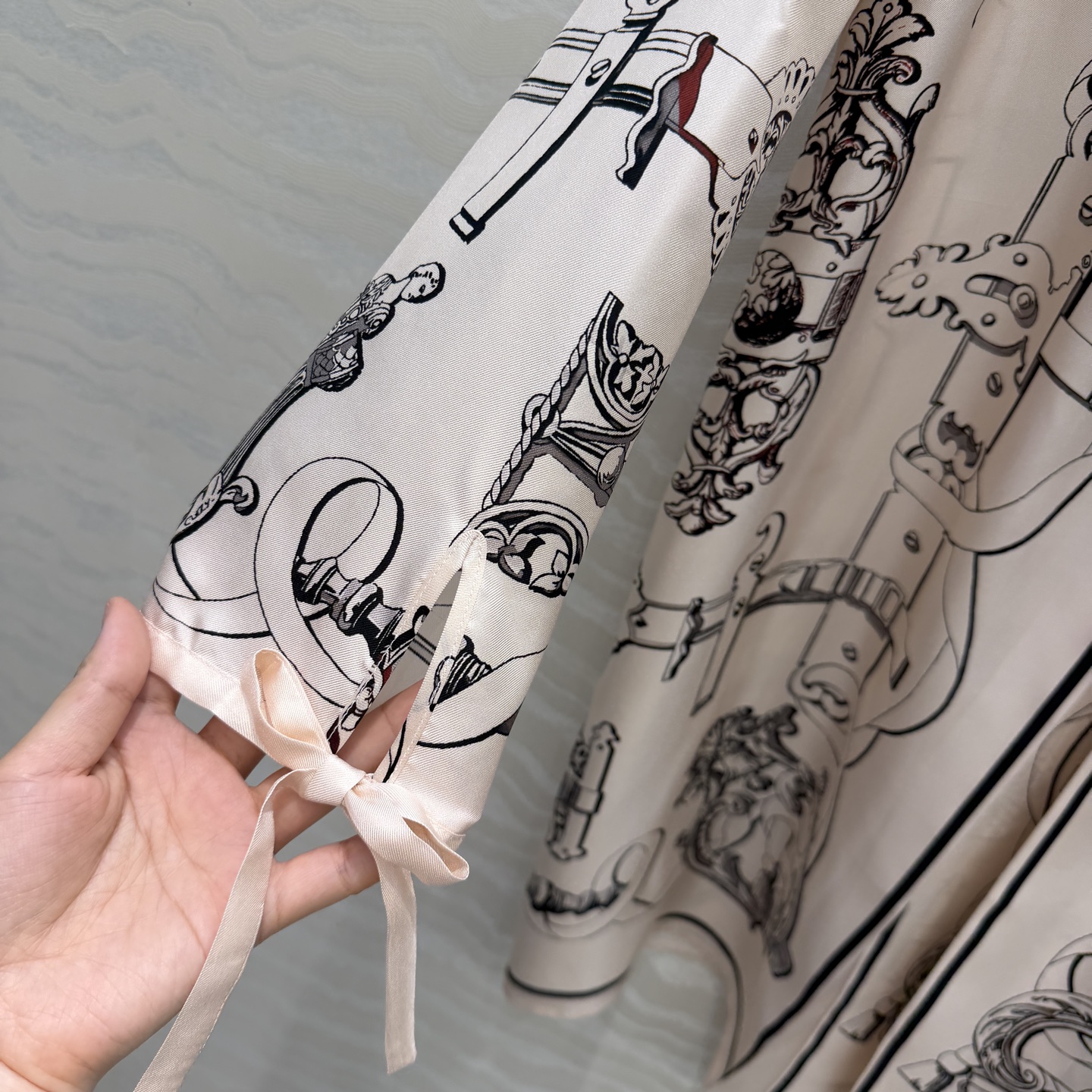 高端原单品质❤️H系26s早春新品！粉色圆领系带气质连衣裙！Ex-Libris a Main Levee