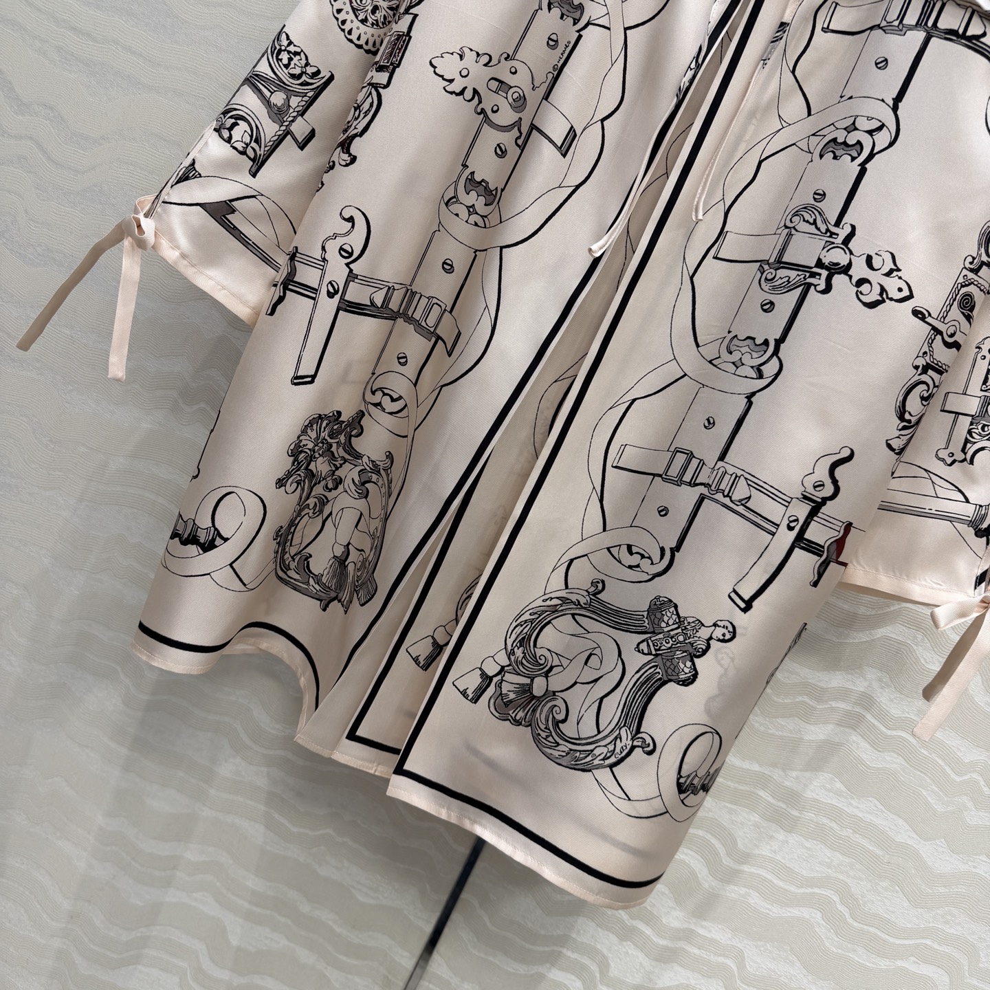 高端原单品质❤️H系26s早春新品！粉色圆领系带气质连衣裙！Ex-Libris a Main Levee