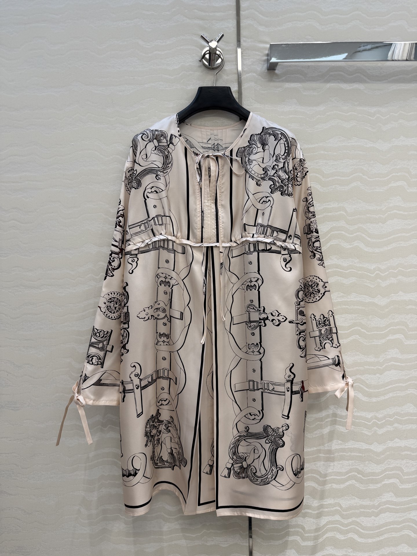 高端原单品质❤️H系26s早春新品！粉色圆领系带气质连衣裙！Ex-Libris a Main Levee