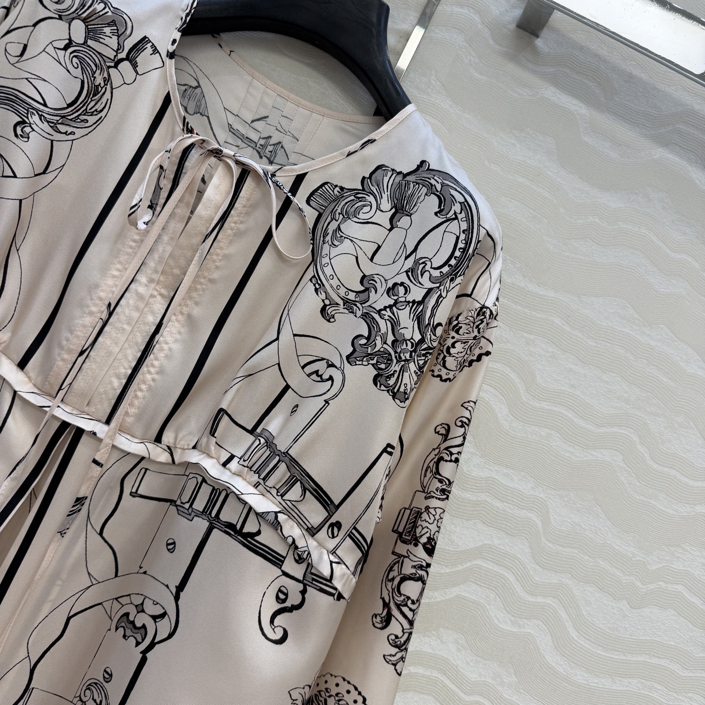 高端原单品质❤️H系26s早春新品！粉色圆领系带气质连衣裙！Ex-Libris a Main Levee