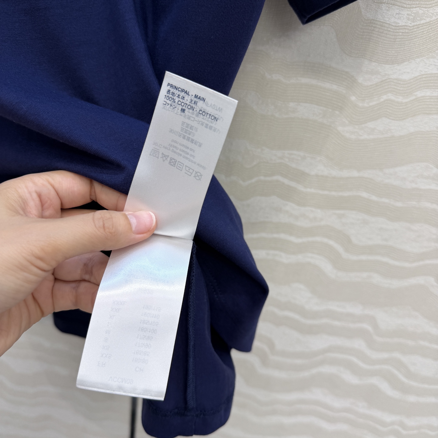 爆单推荐，26春夏新品Romantique系列，MONOGRAM提花logo贴布口袋短袖T恤。取材柔软舒