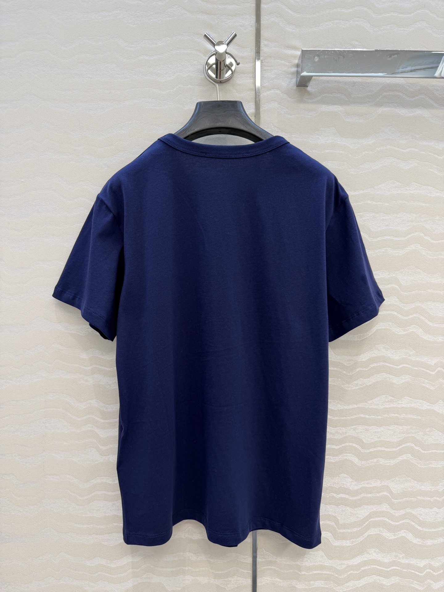 爆单推荐，26春夏新品Romantique系列，MONOGRAM提花logo贴布口袋短袖T恤。取材柔软舒