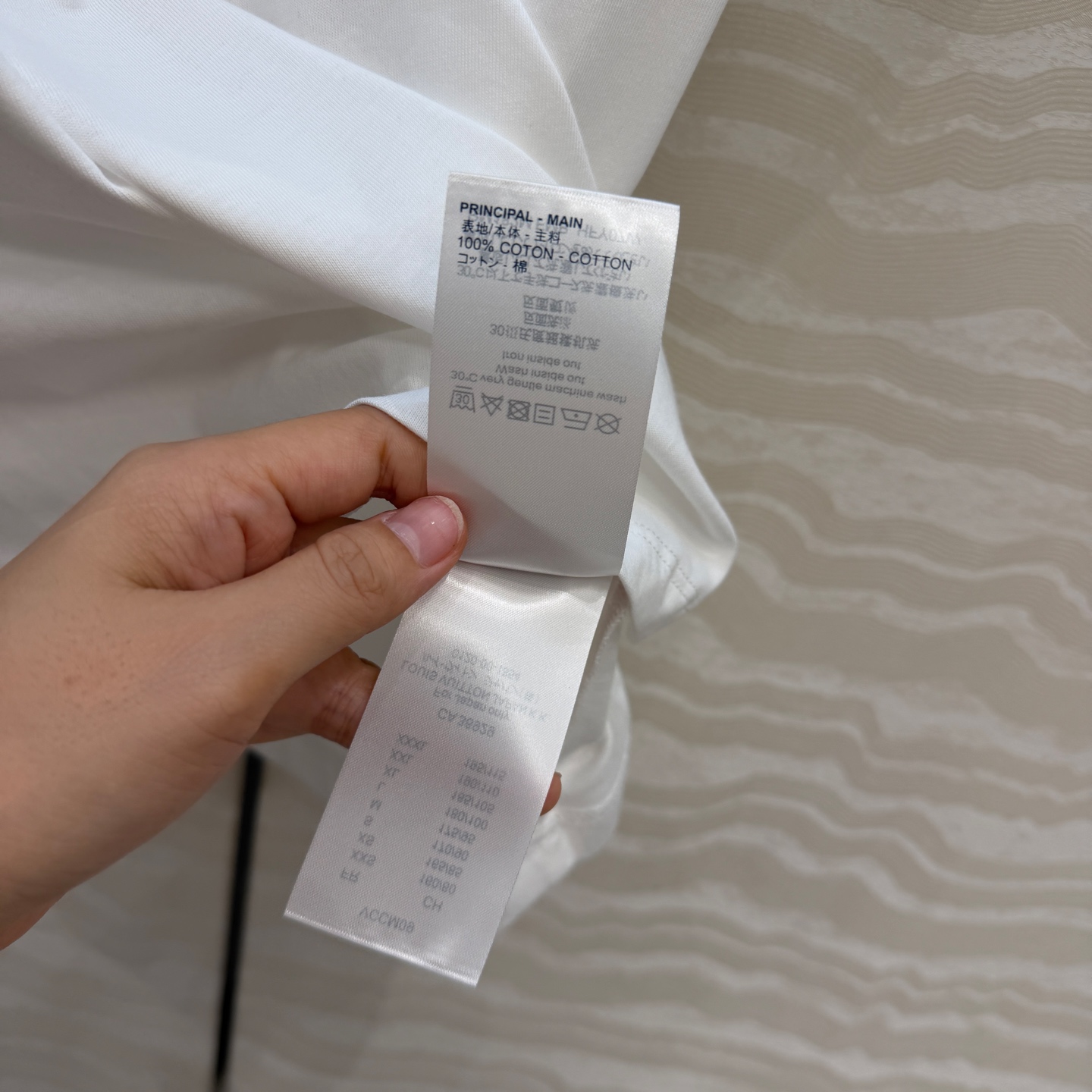 爆单推荐，26春夏新品Romantique系列，MONOGRAM提花logo贴布口袋短袖T恤。取材柔软舒